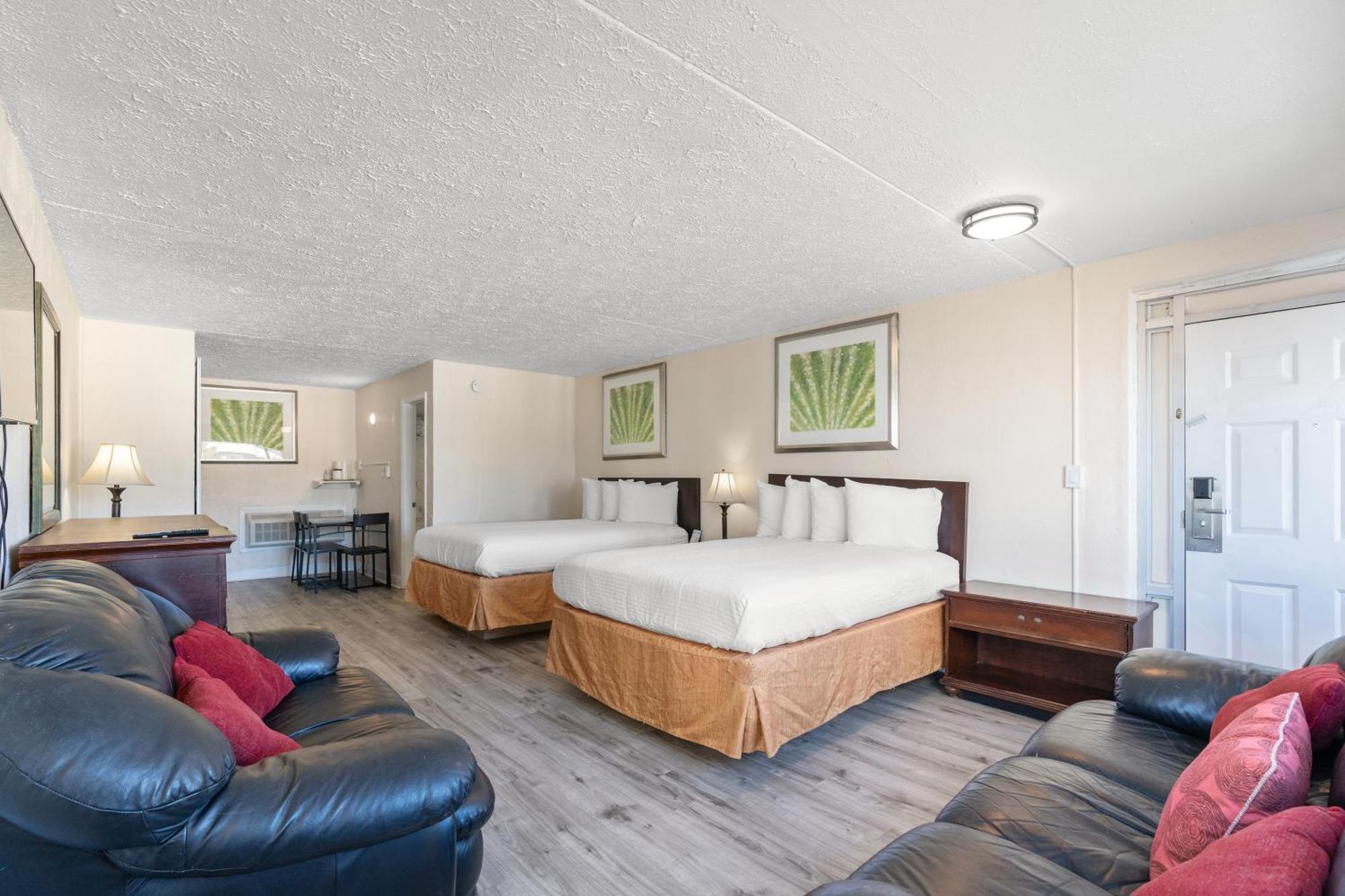 Deluxe Queen Suite