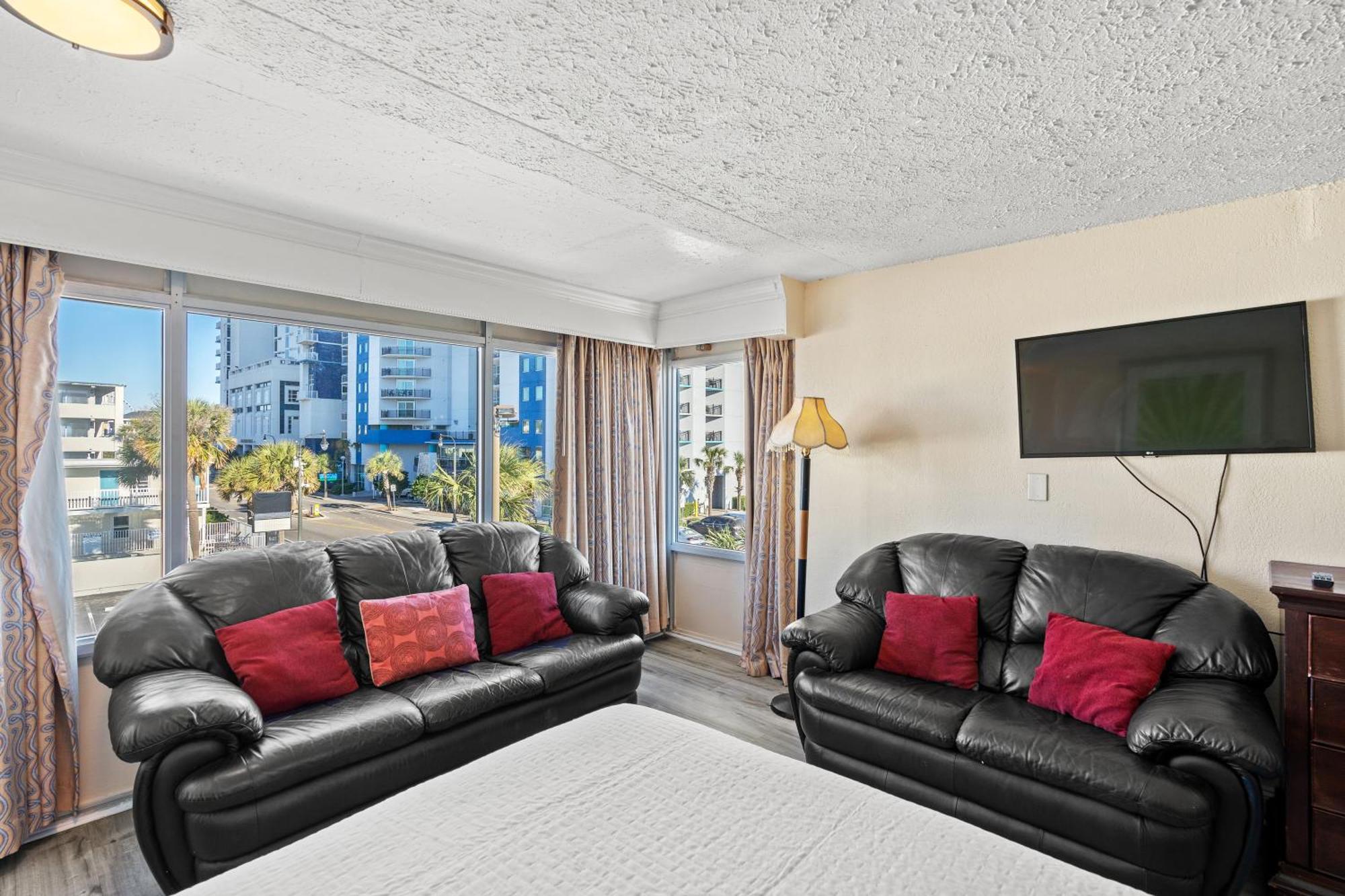 Deluxe Queen Suite