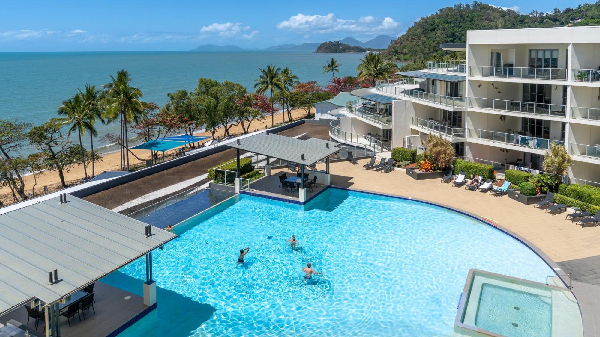 Two-Bedroom Apartment Sea View