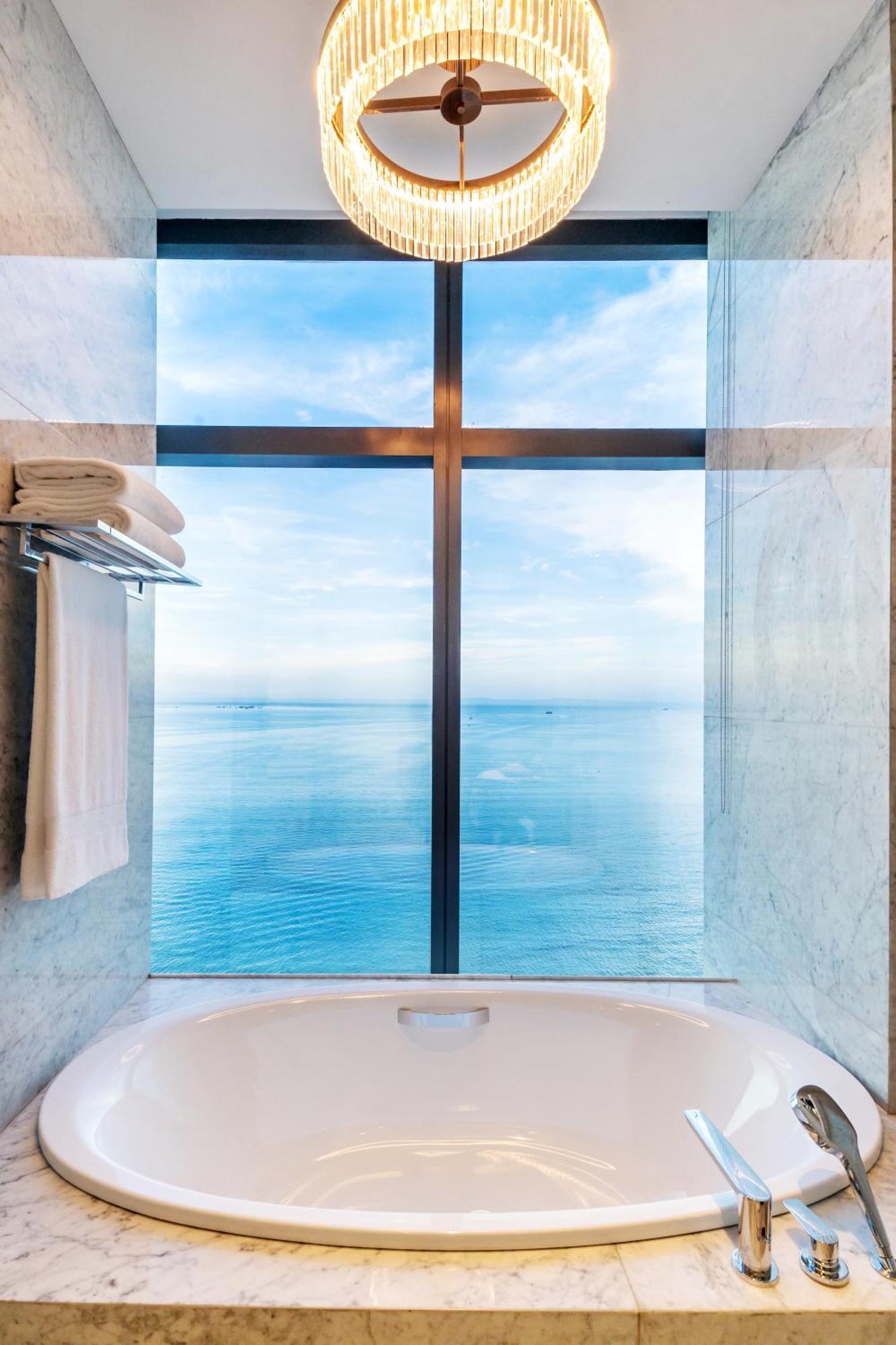 Signature Seaview King,1644970581:JPEG