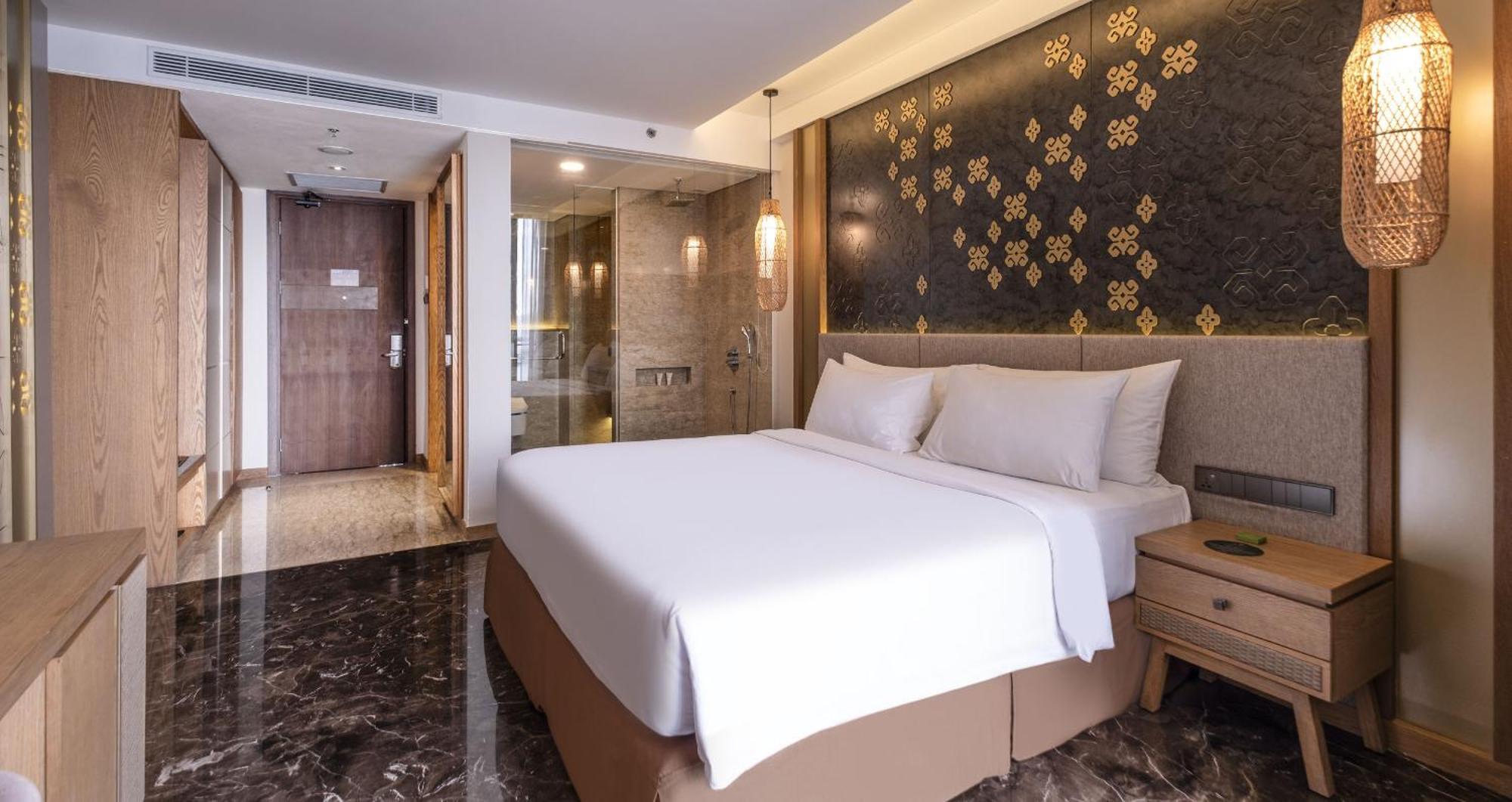 Signature Sea View King Bed