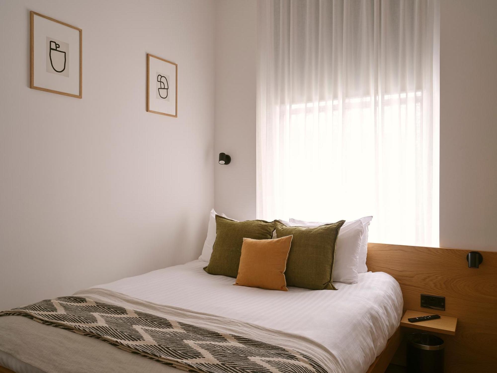 Deluxe One-Bedroom Suite