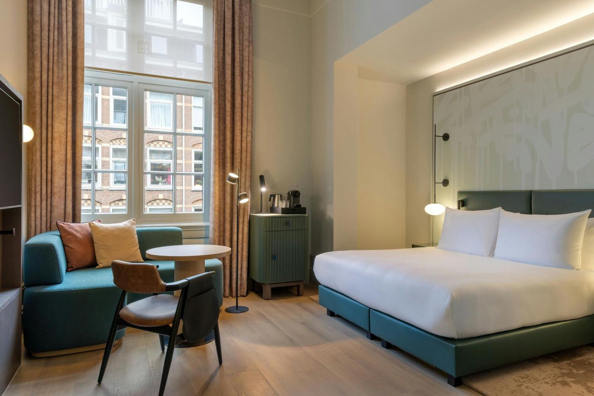 Deluxe Queen Room