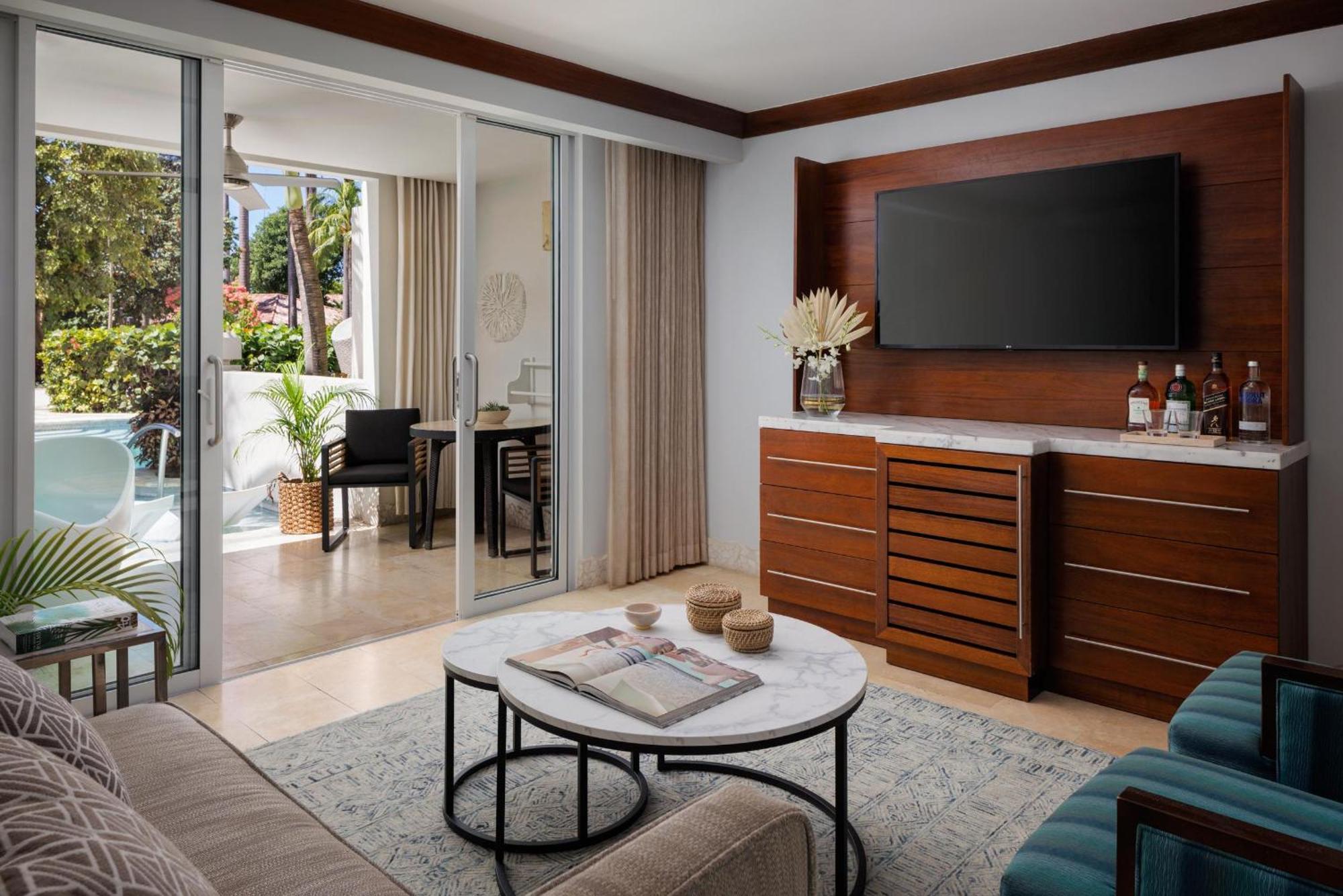 Crystal Lagoon Swim-Up One Bedroom Butler Suite with Patio Tranquility Soaking Tub,1645691082:JPEG