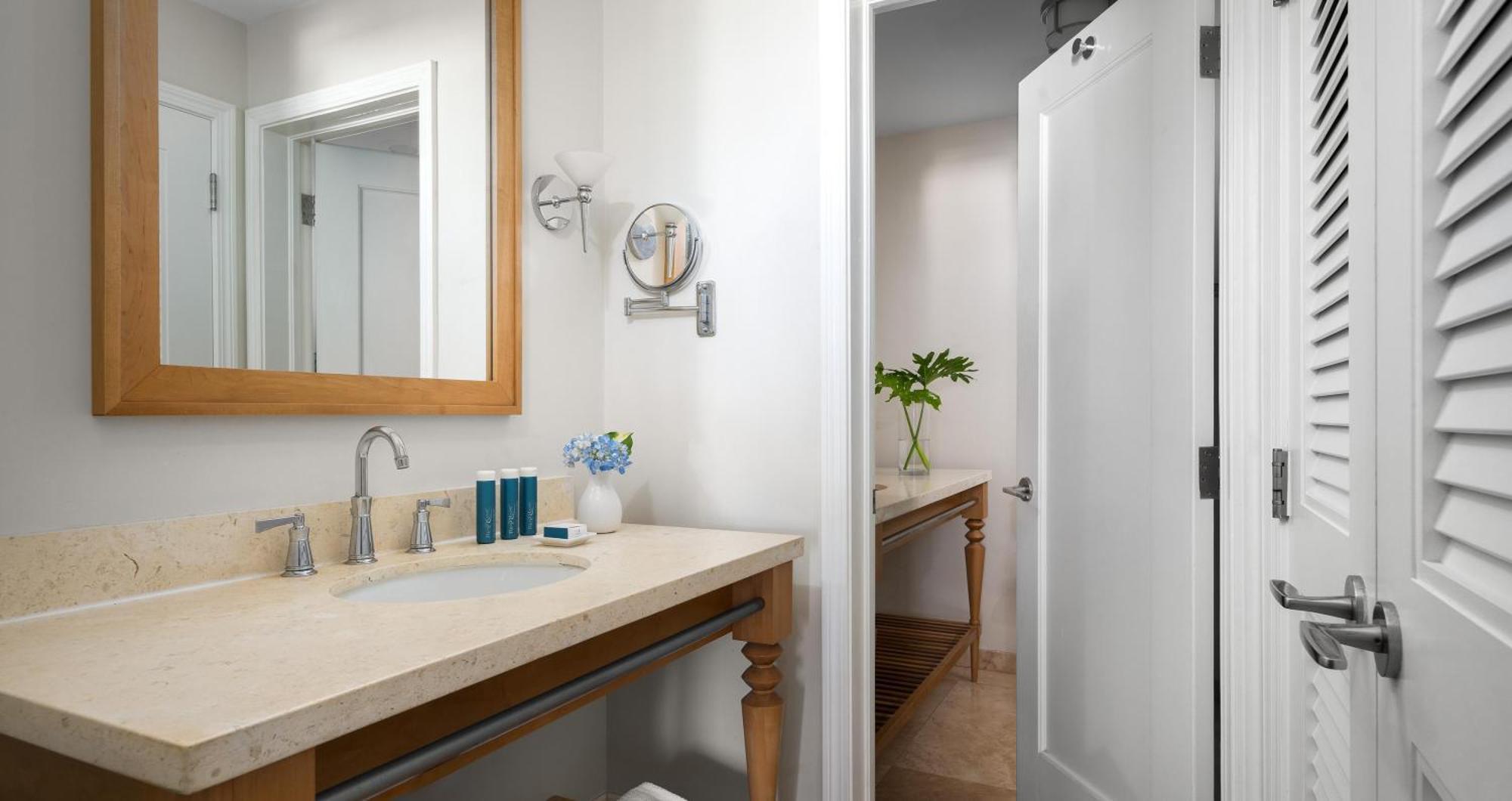Key West Grande Luxe Concierge Room