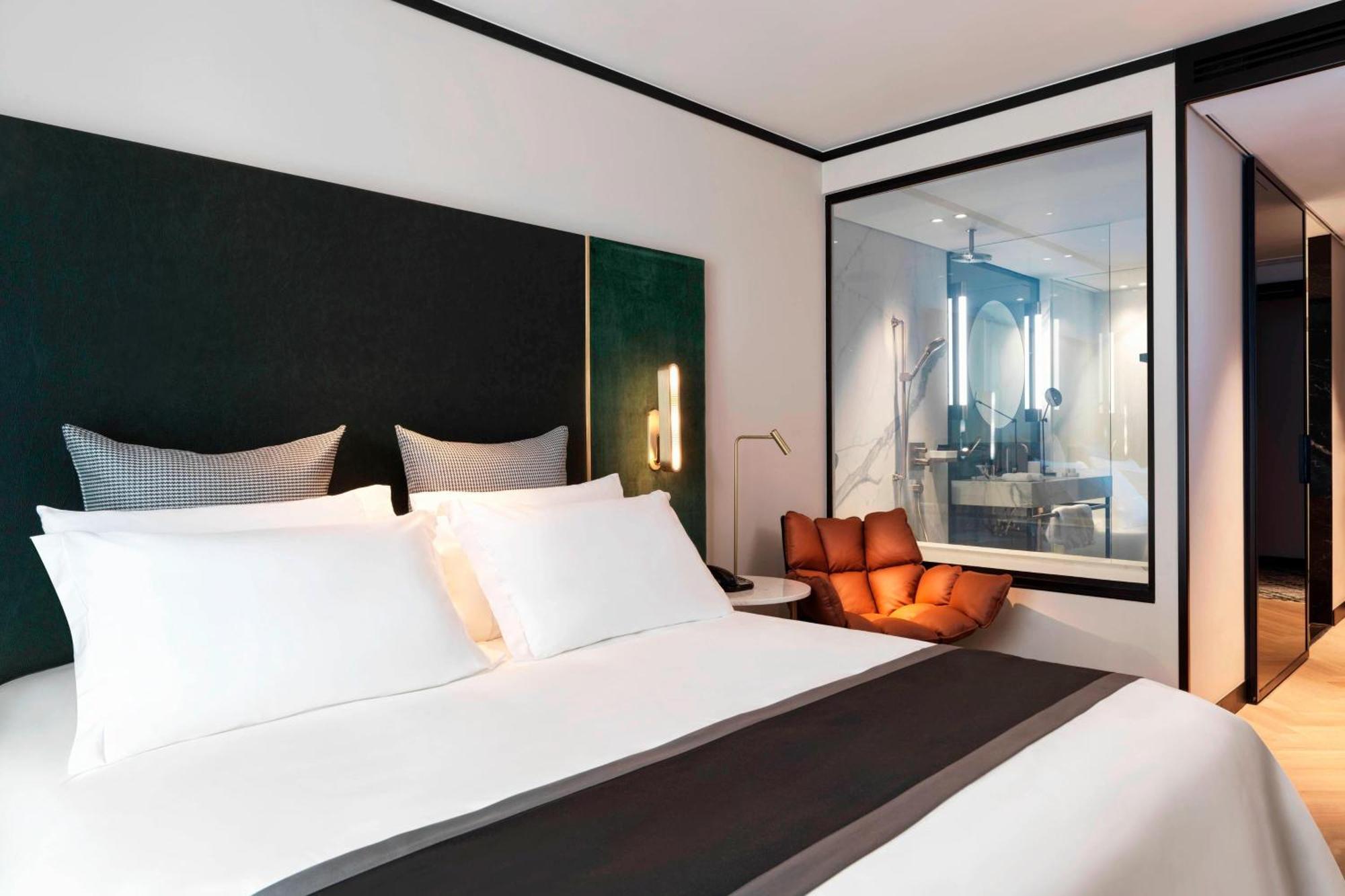 City View Deluxe Guestroom 1 King Bed