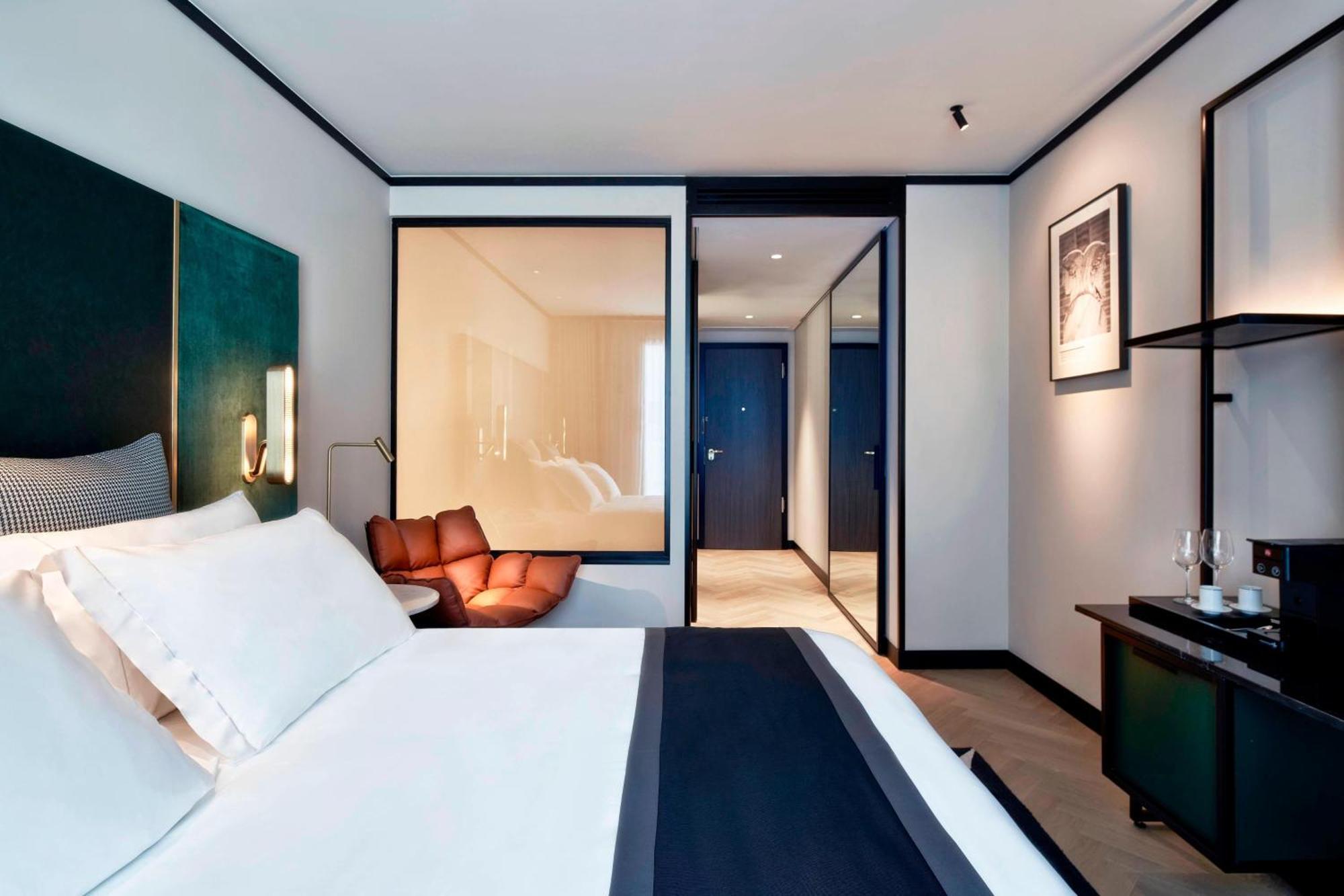 City View Deluxe Guestroom 1 King Bed
