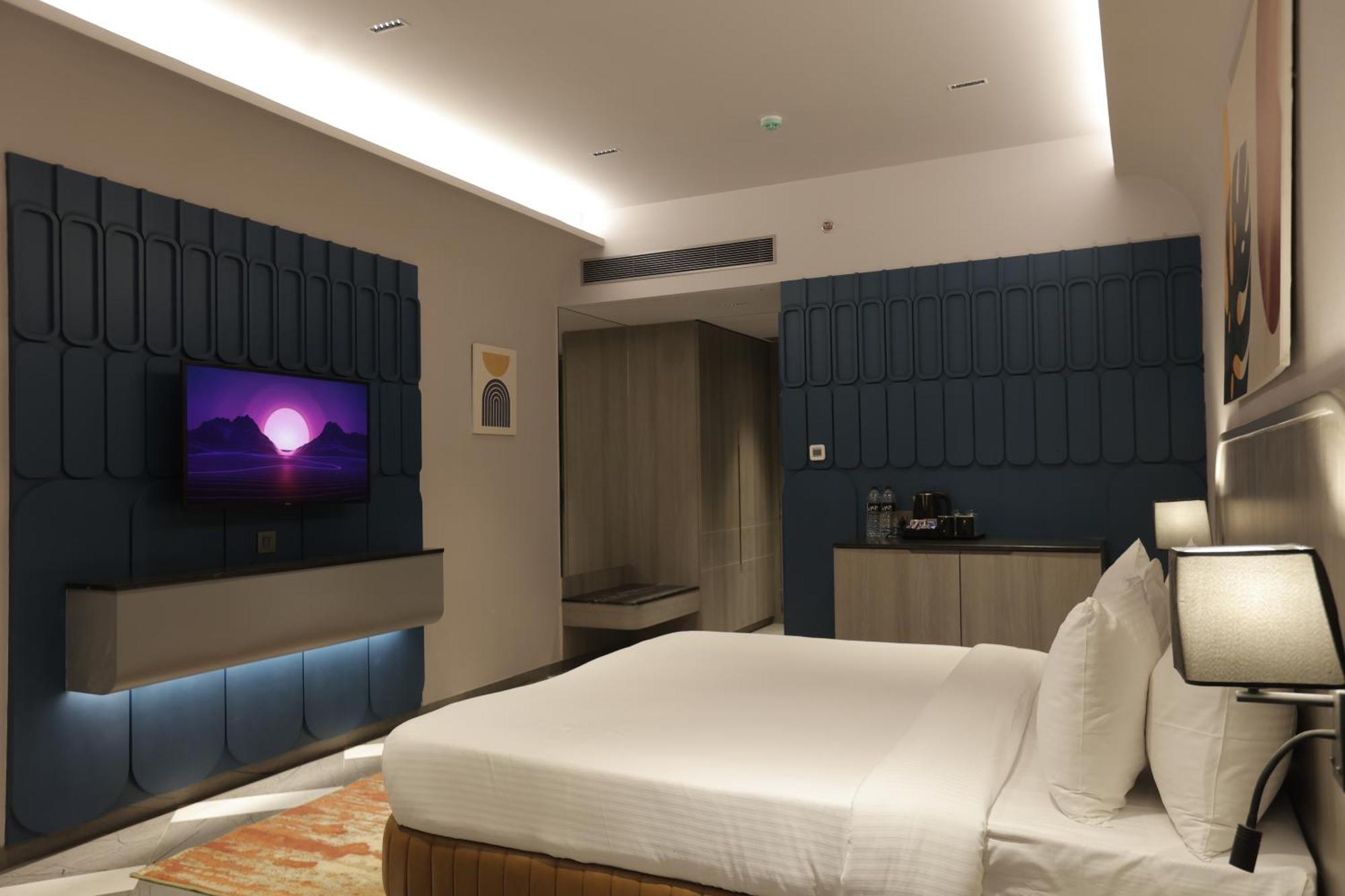 Executive King Room,1645789407:JPEG