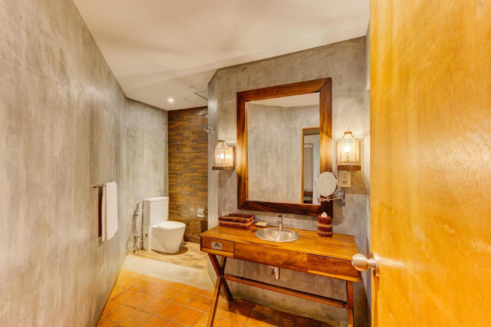 Jungle Chalet King Safari | Complimentary cocktail each if reserved during Stargazing experience