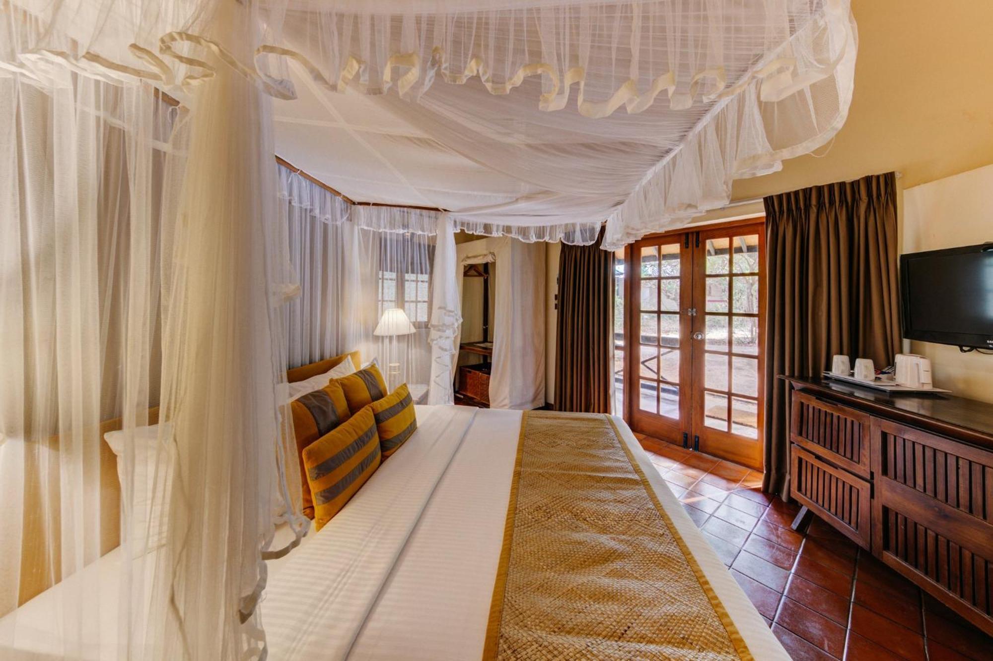 Jungle Chalet King Safari | Complimentary cocktail each if reserved during Stargazing experience