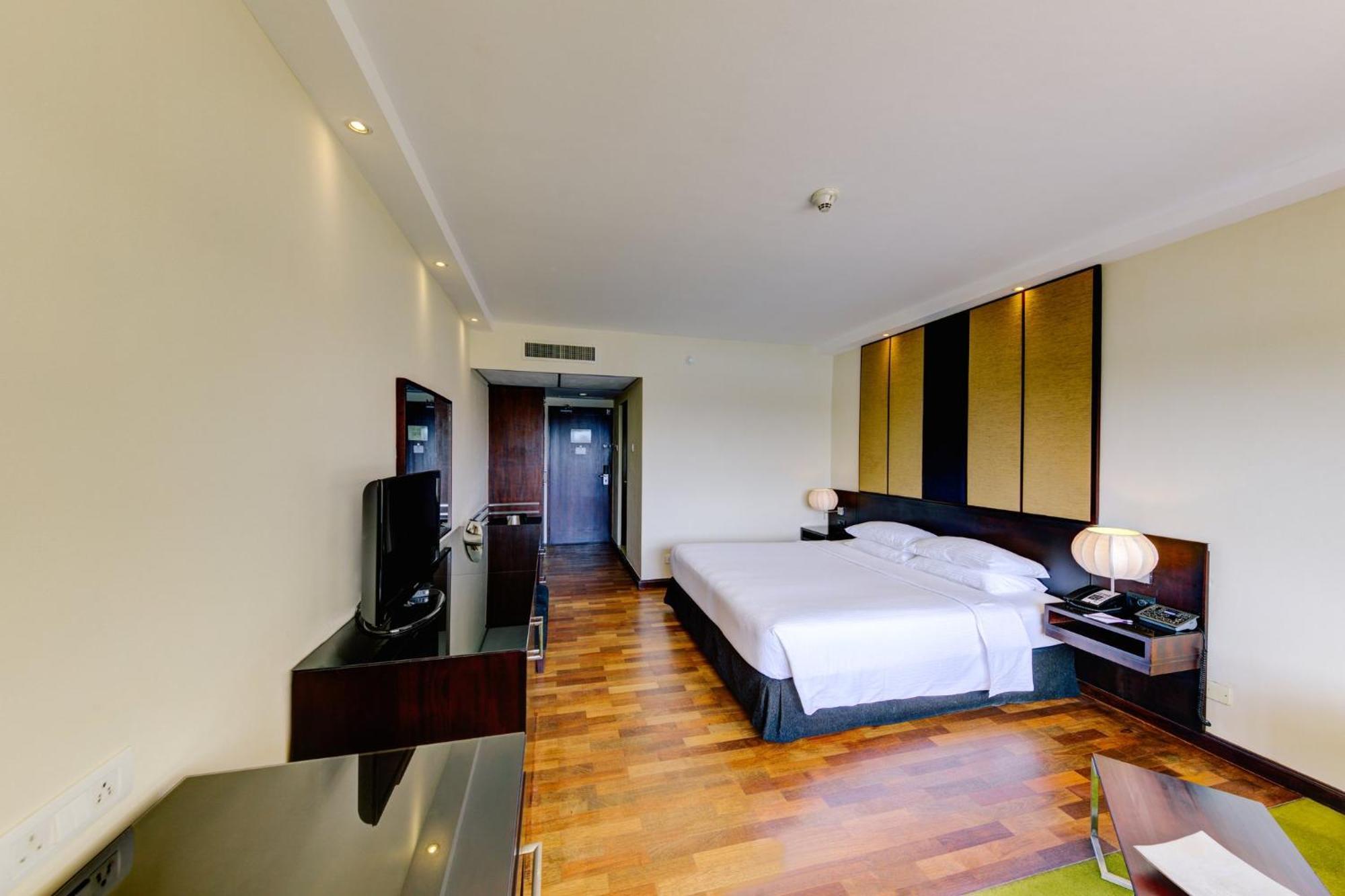 Premium Room Pool & Lakeview
