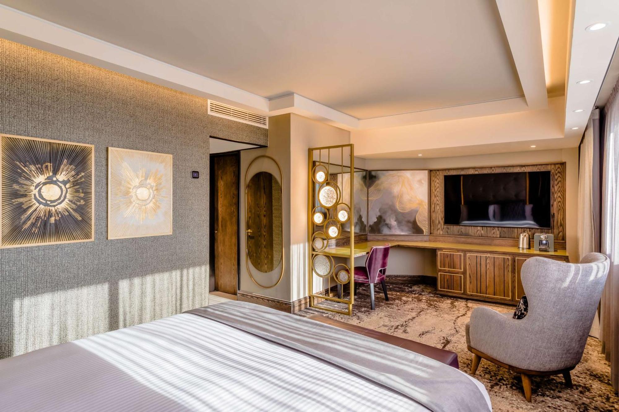 Sandton Towers Corner Deluxe King Room