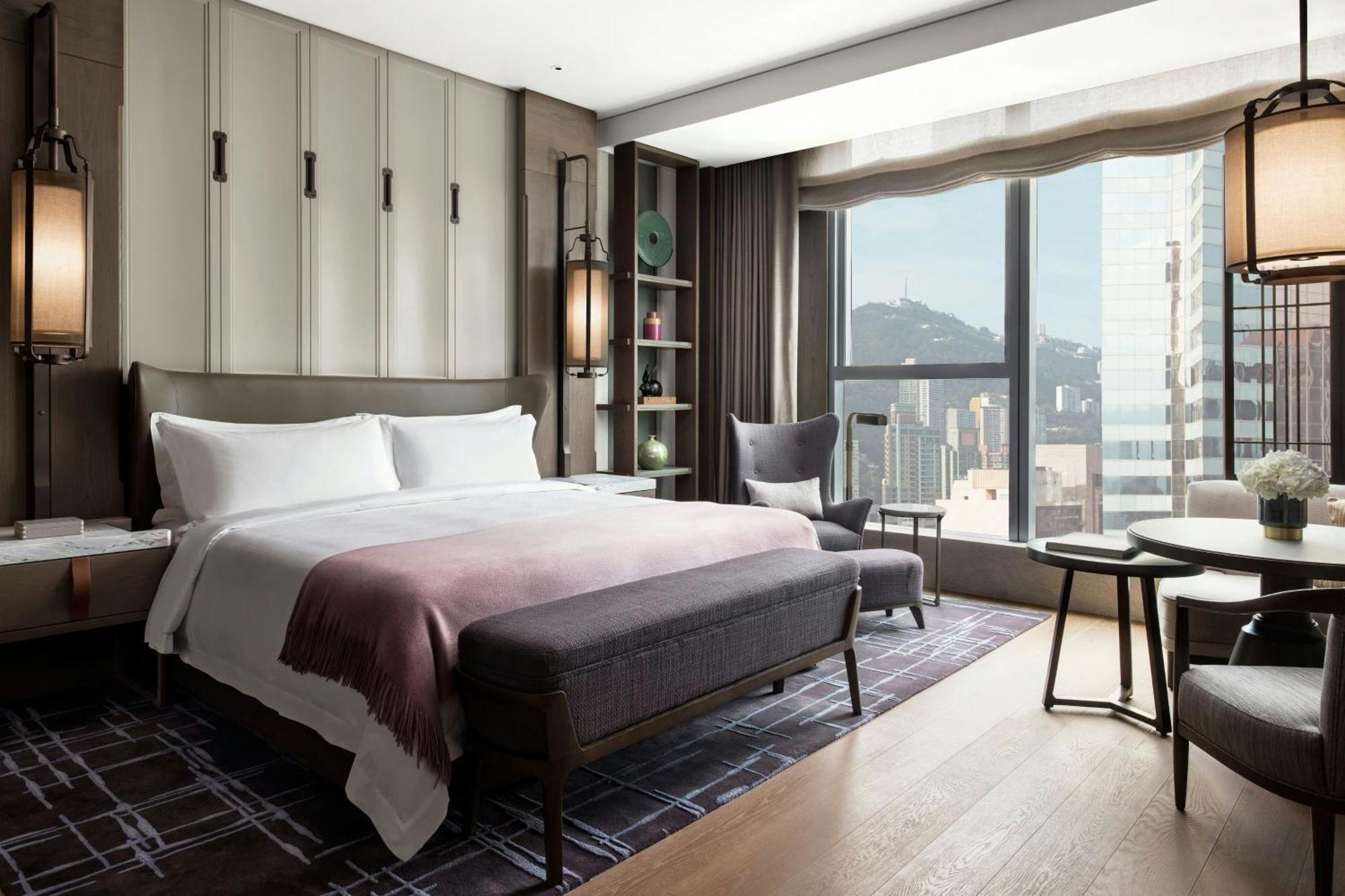 Deluxe King Room City View