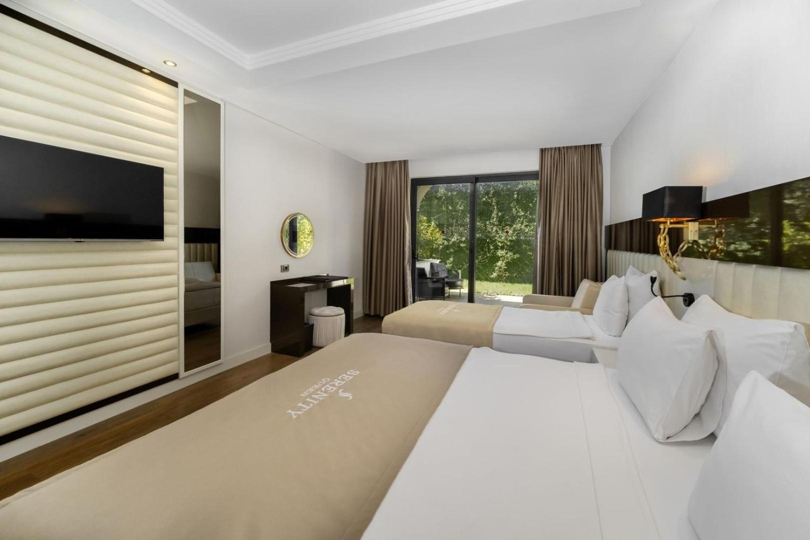 Queen Room Garden View