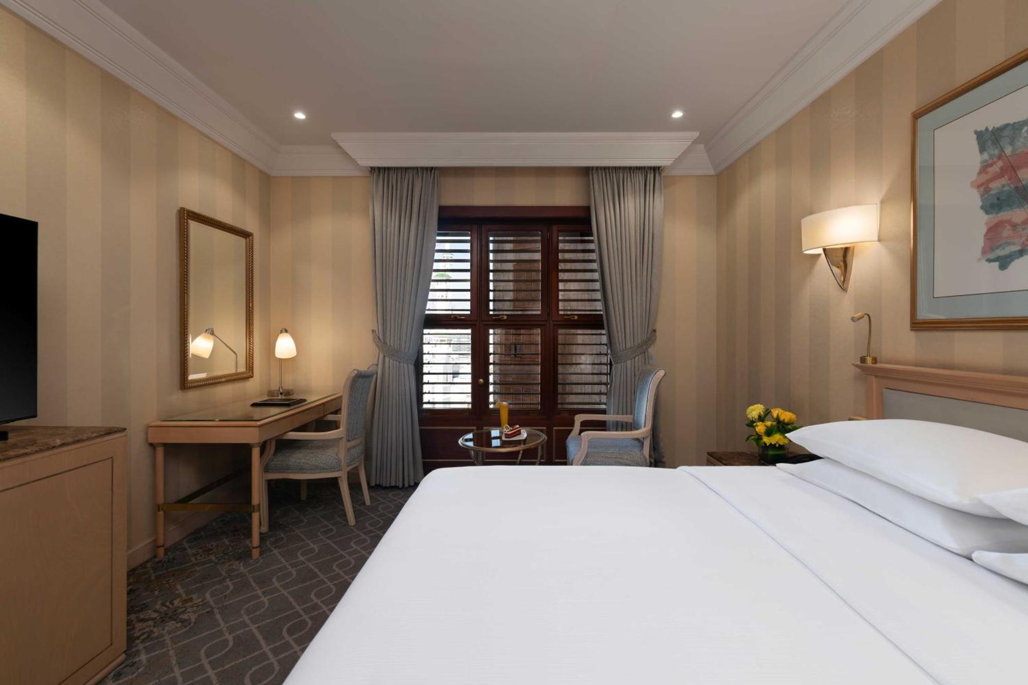 Deluxe Room Partial Haram View One King Bed