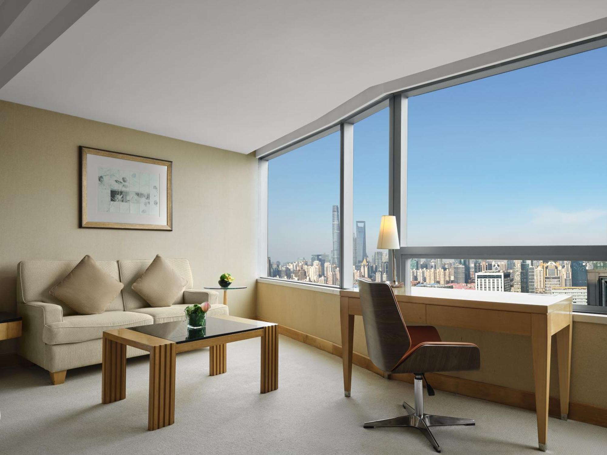 Deluxe King Room City View