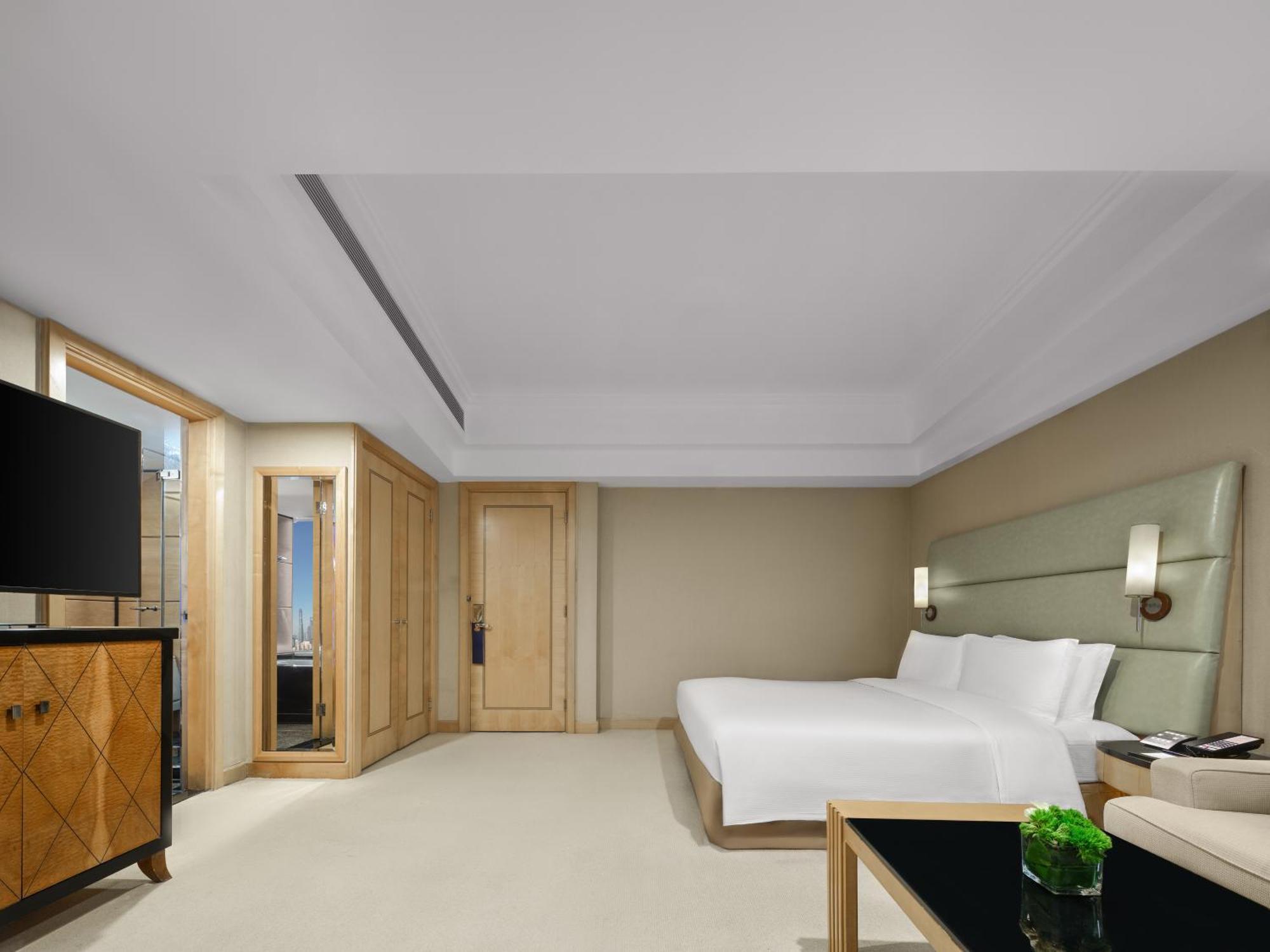 Deluxe King Room City View