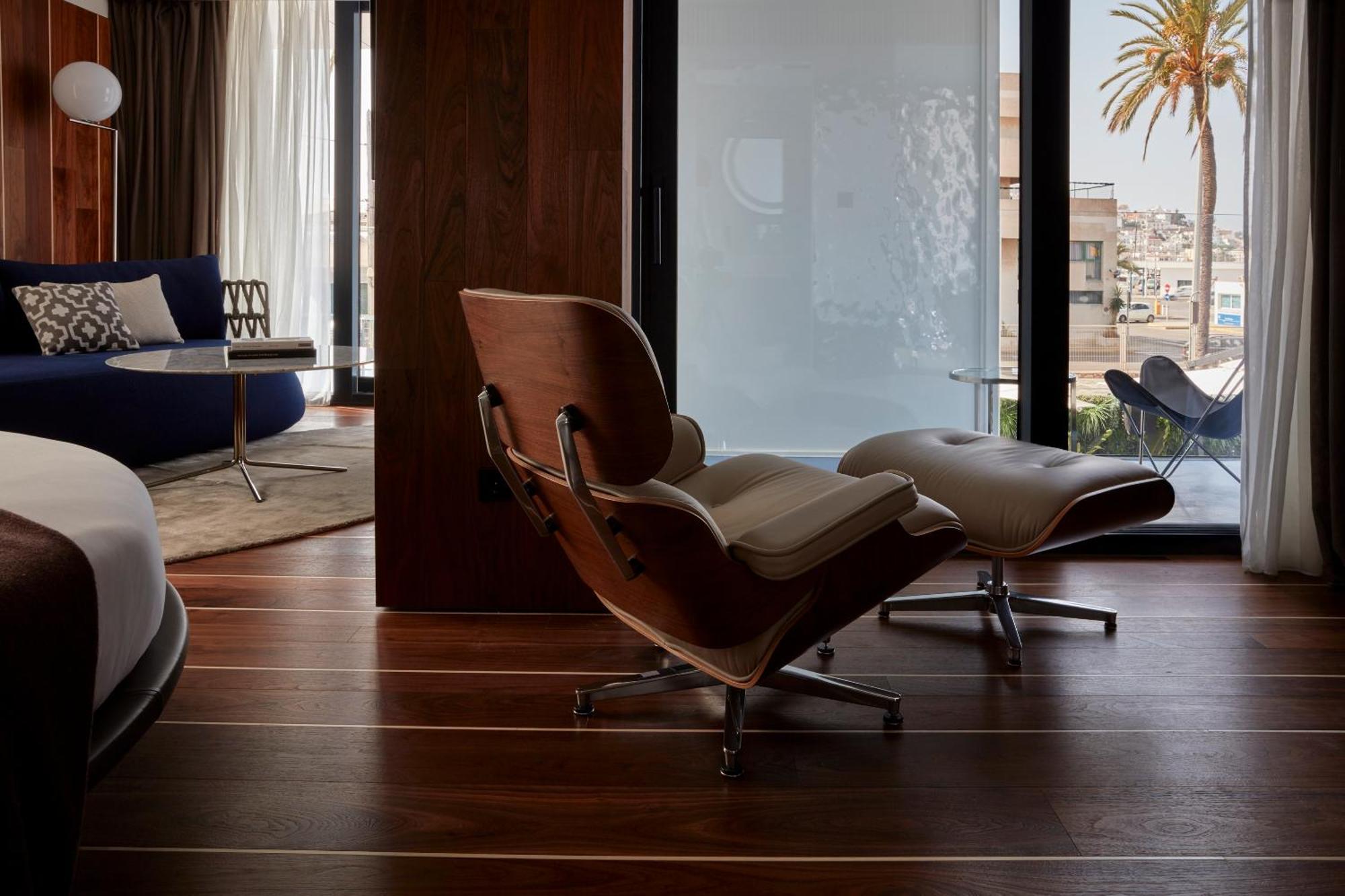 Suite with Terrace and View,1672613403:JPEG