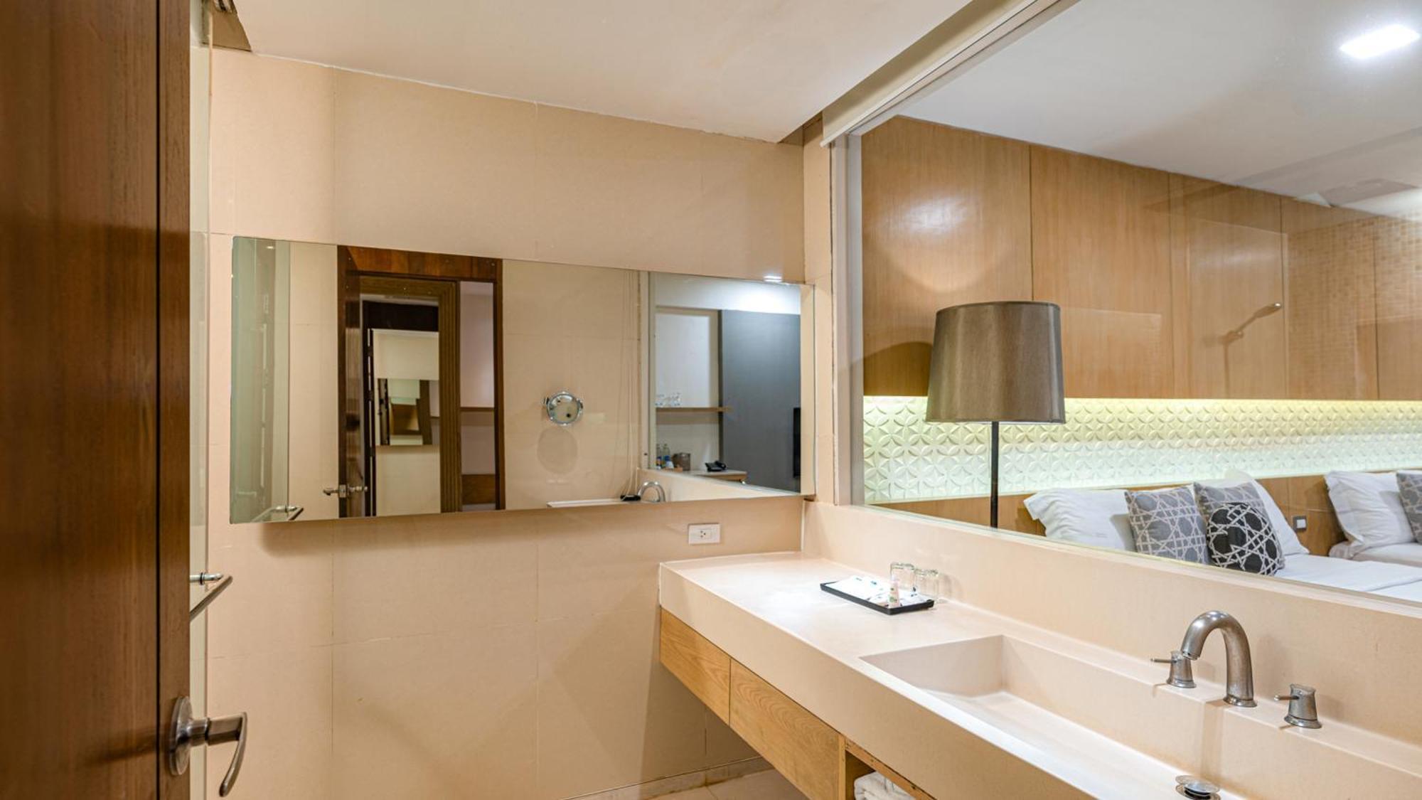 Sunset Deluxe Pool View,1649020427:JPEG