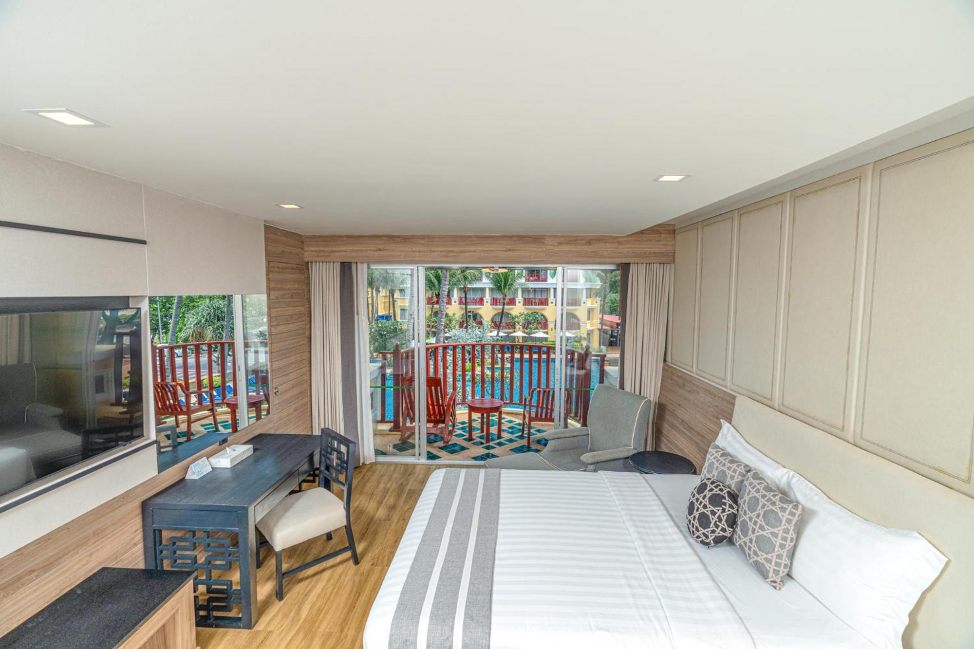 Deluxe Room Pool View