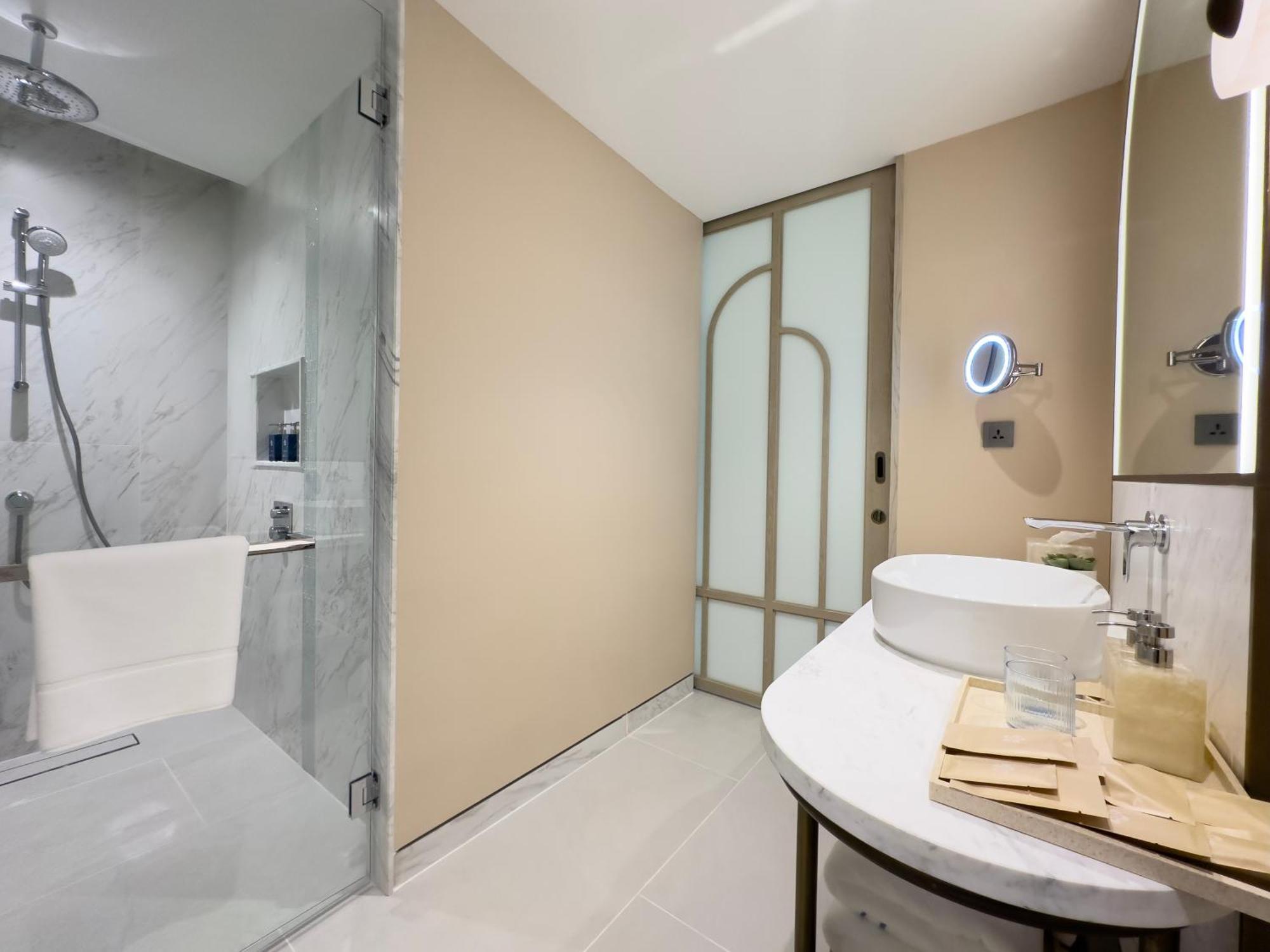 Deluxe Twin Room Bay View High Floor