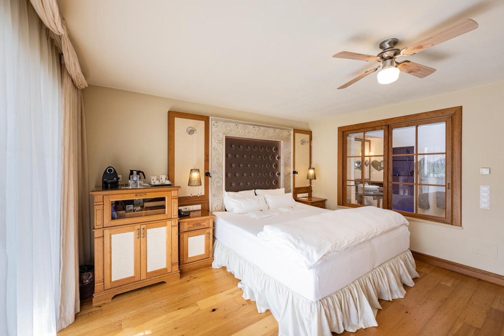 Deluxe King Suite