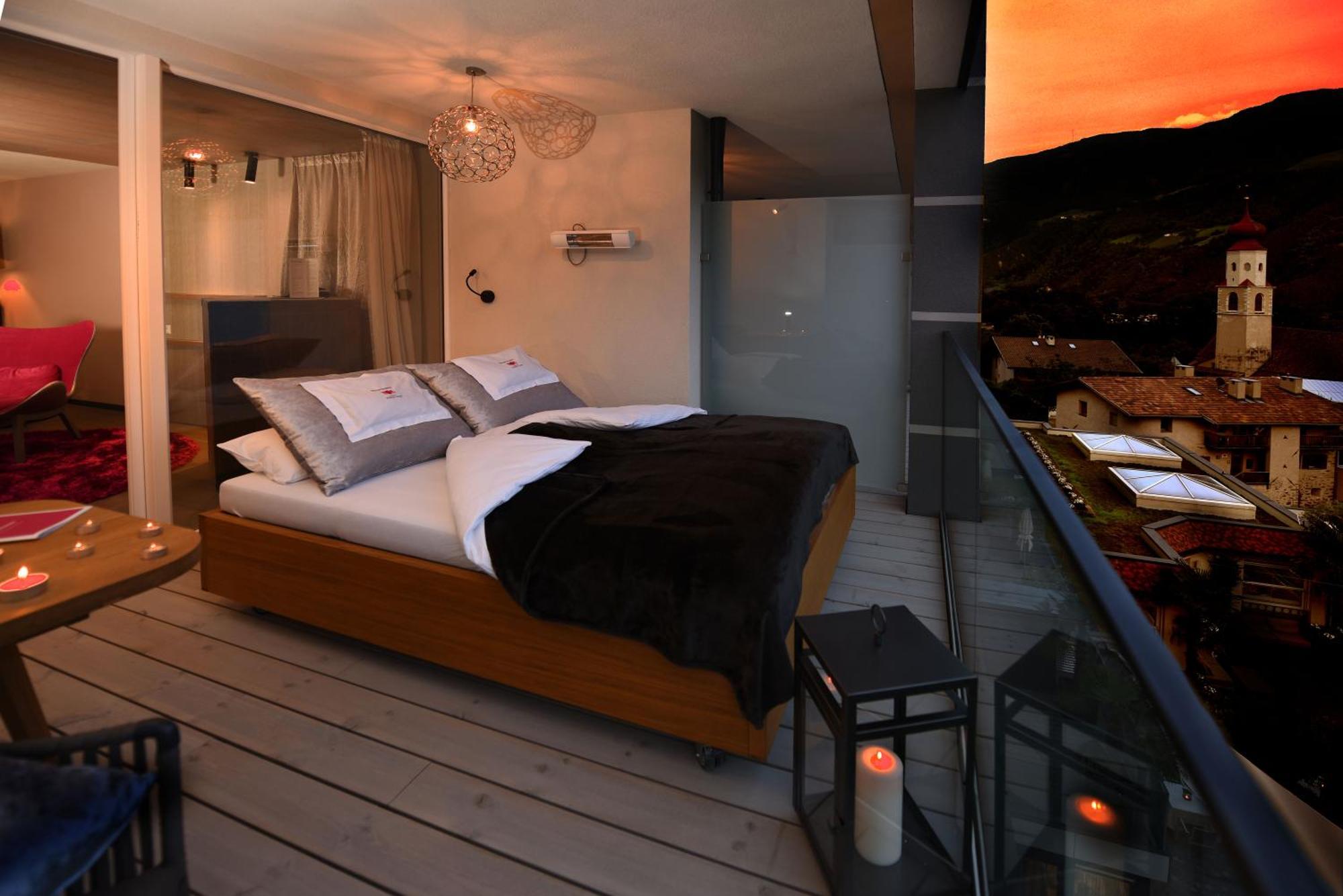 Deluxe King Suite