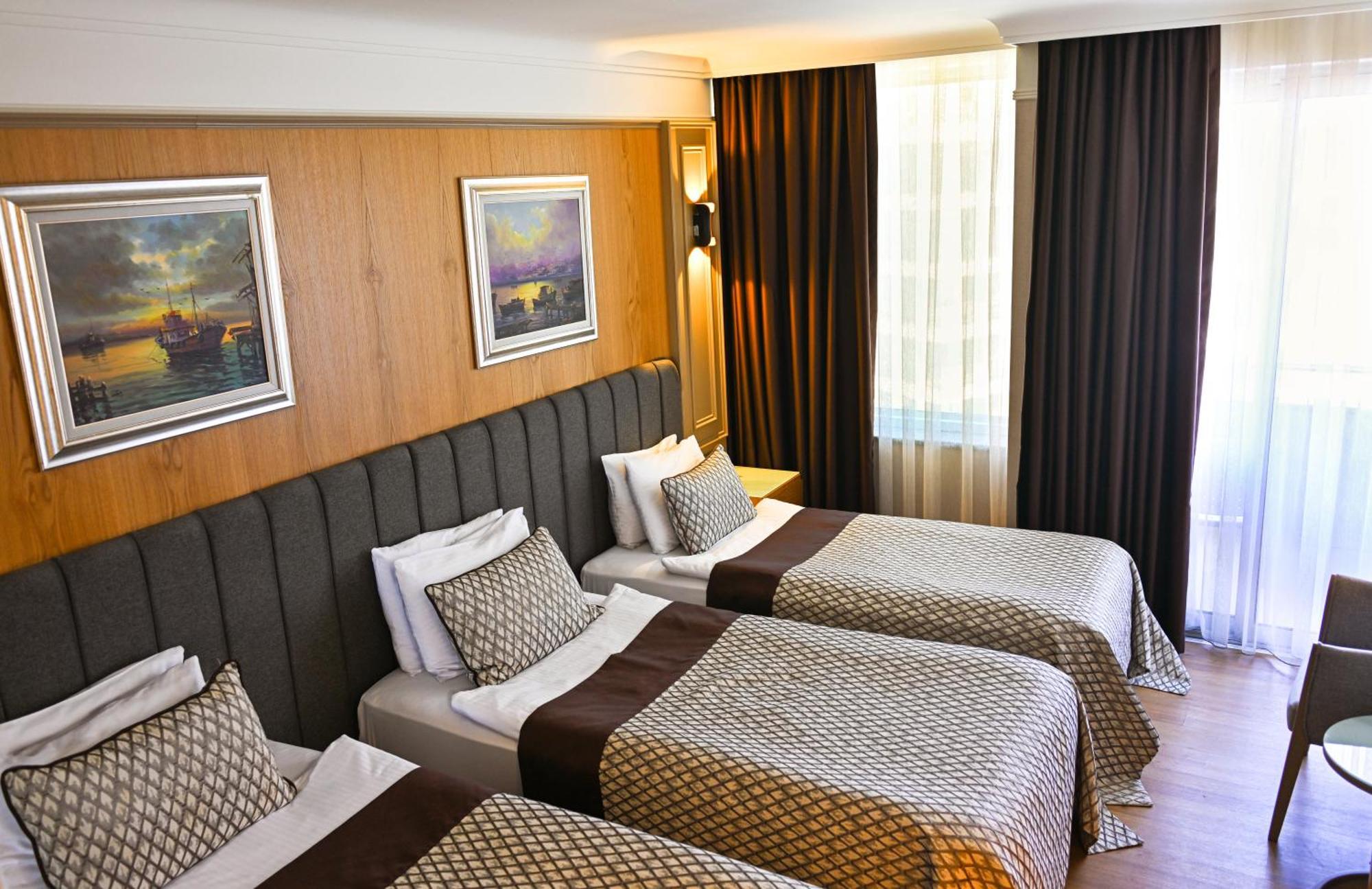 Standard Triple Room Side Sea View