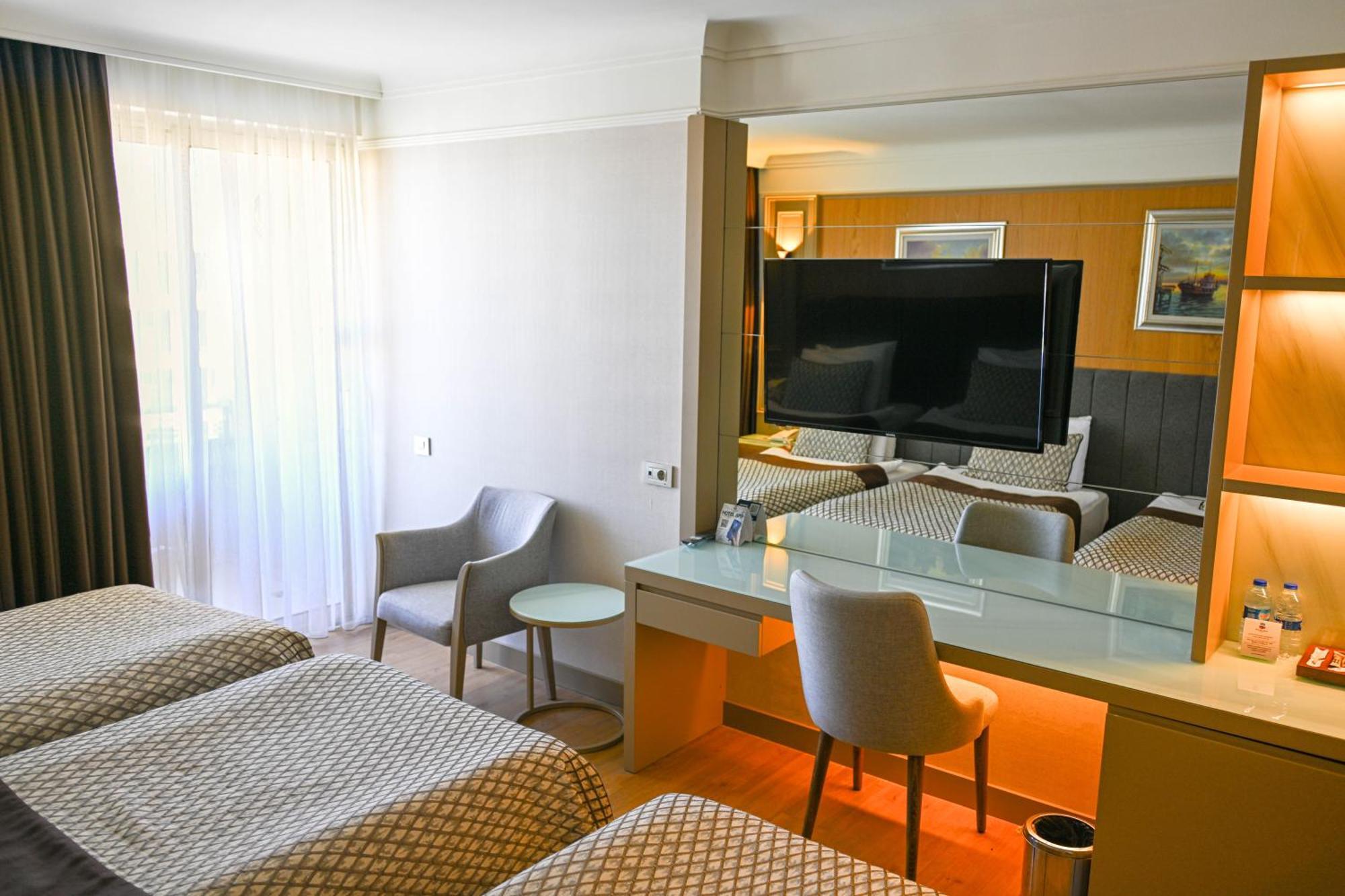 Standard Triple Room Side Sea View