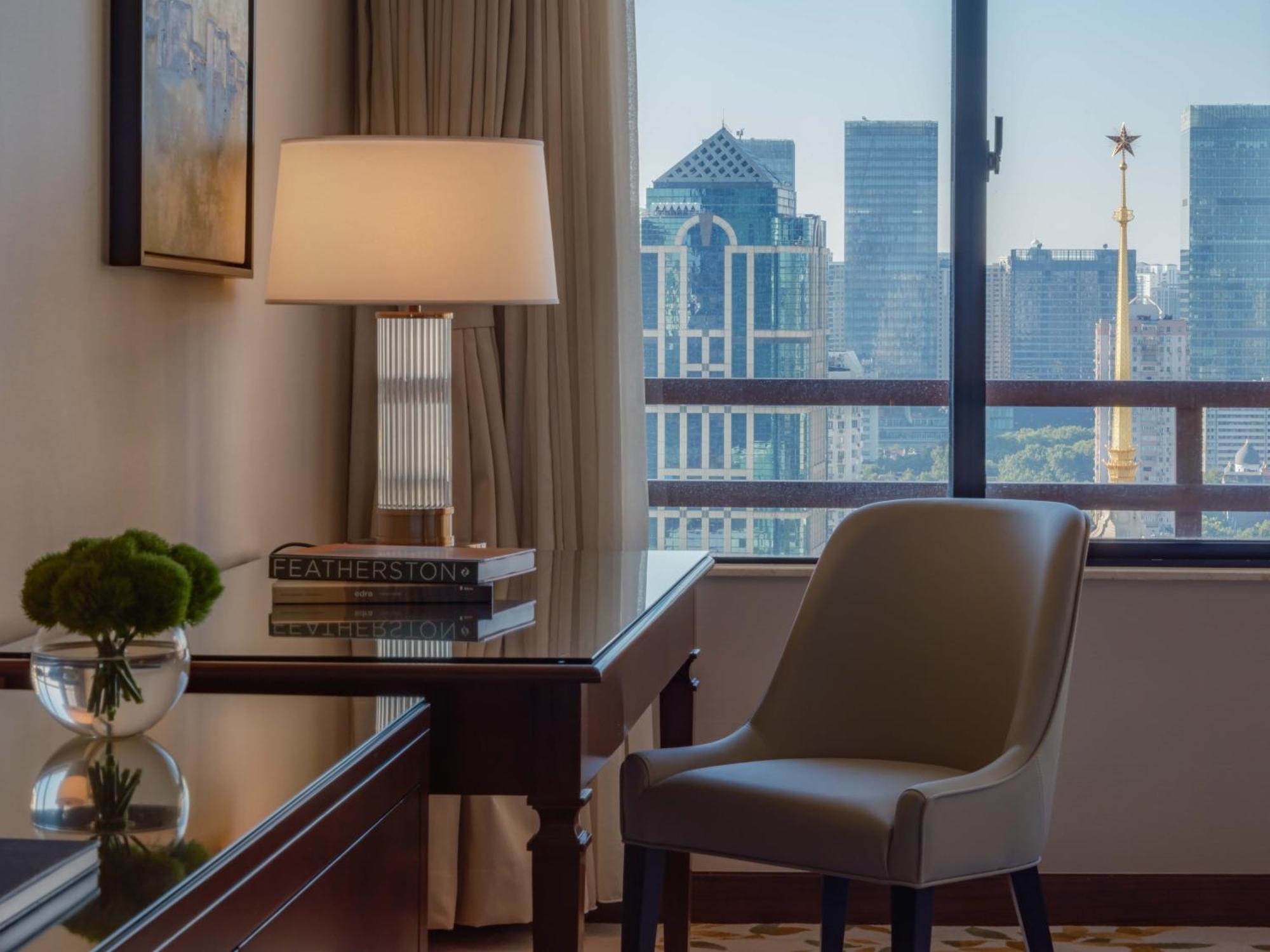 Premier Suite, 1 Bedroom Suite, 1 King, Nanjing West RD view,1651733889:JPEG
