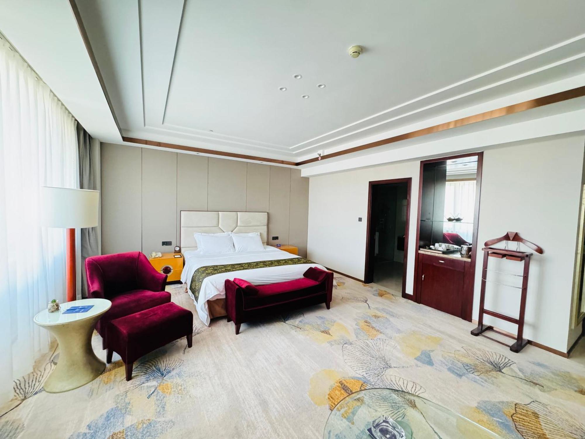 Deluxe Queen Room