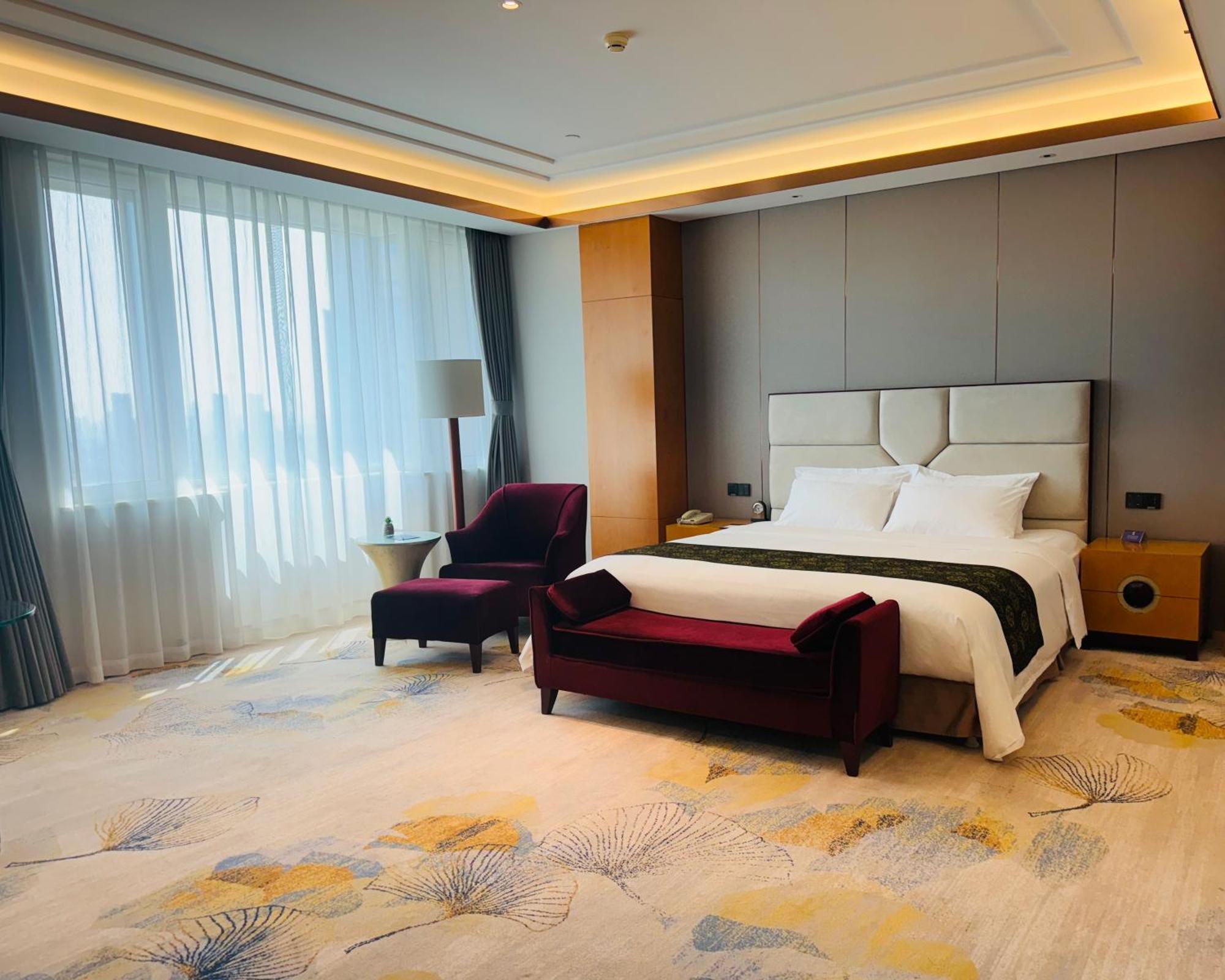 Deluxe Queen Room