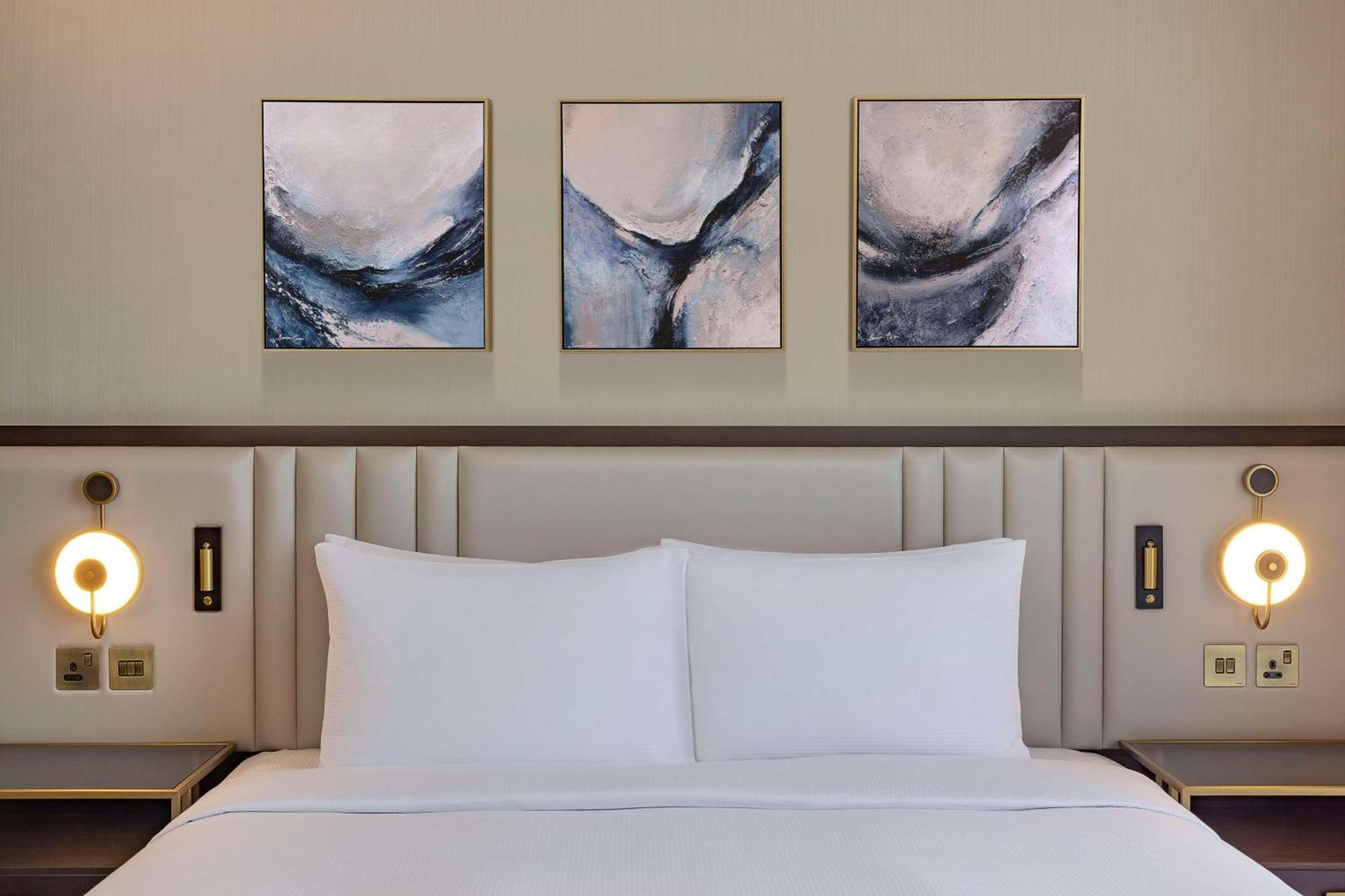 One-Bedroom King Suite