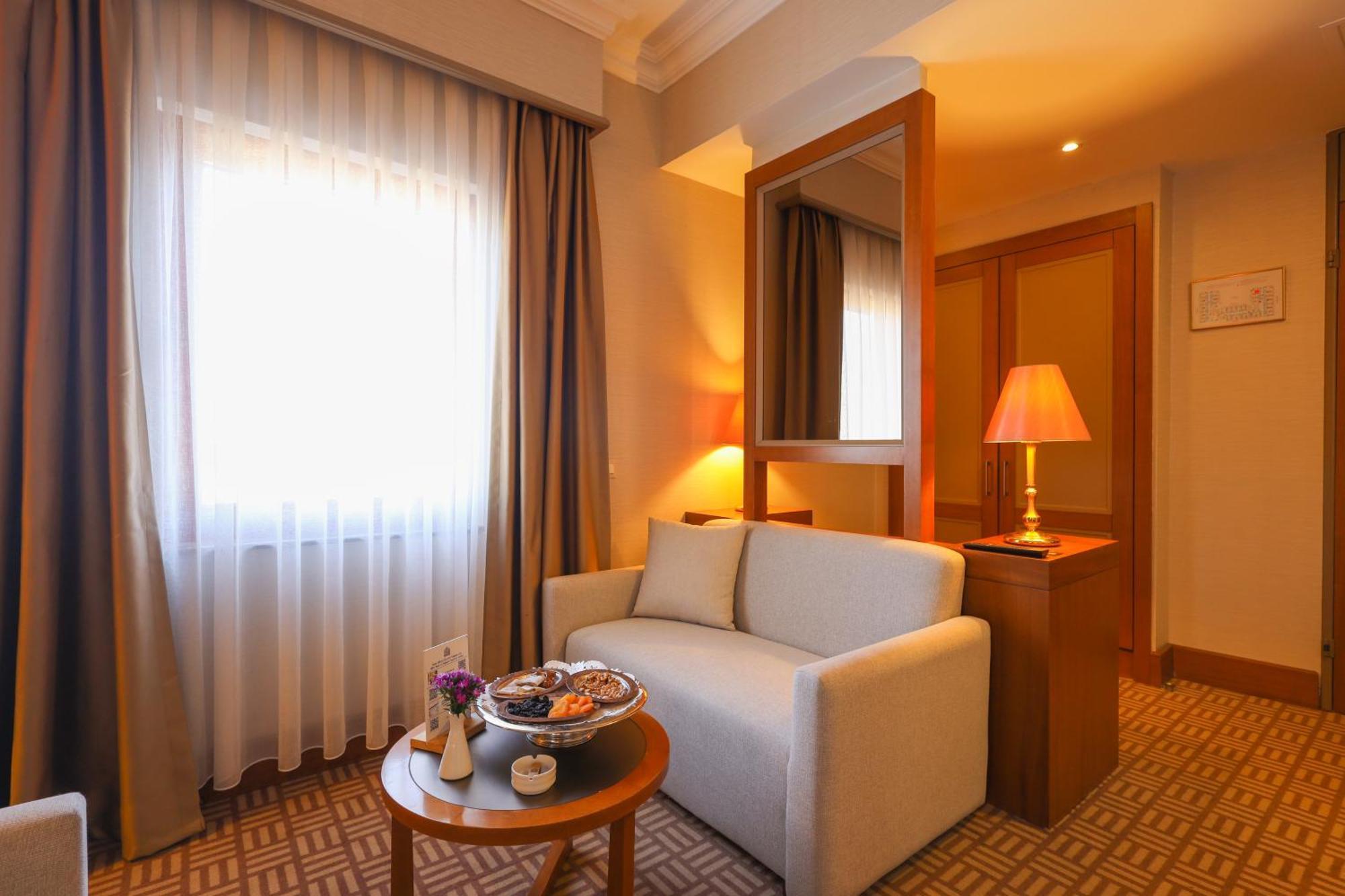 Corner Suite