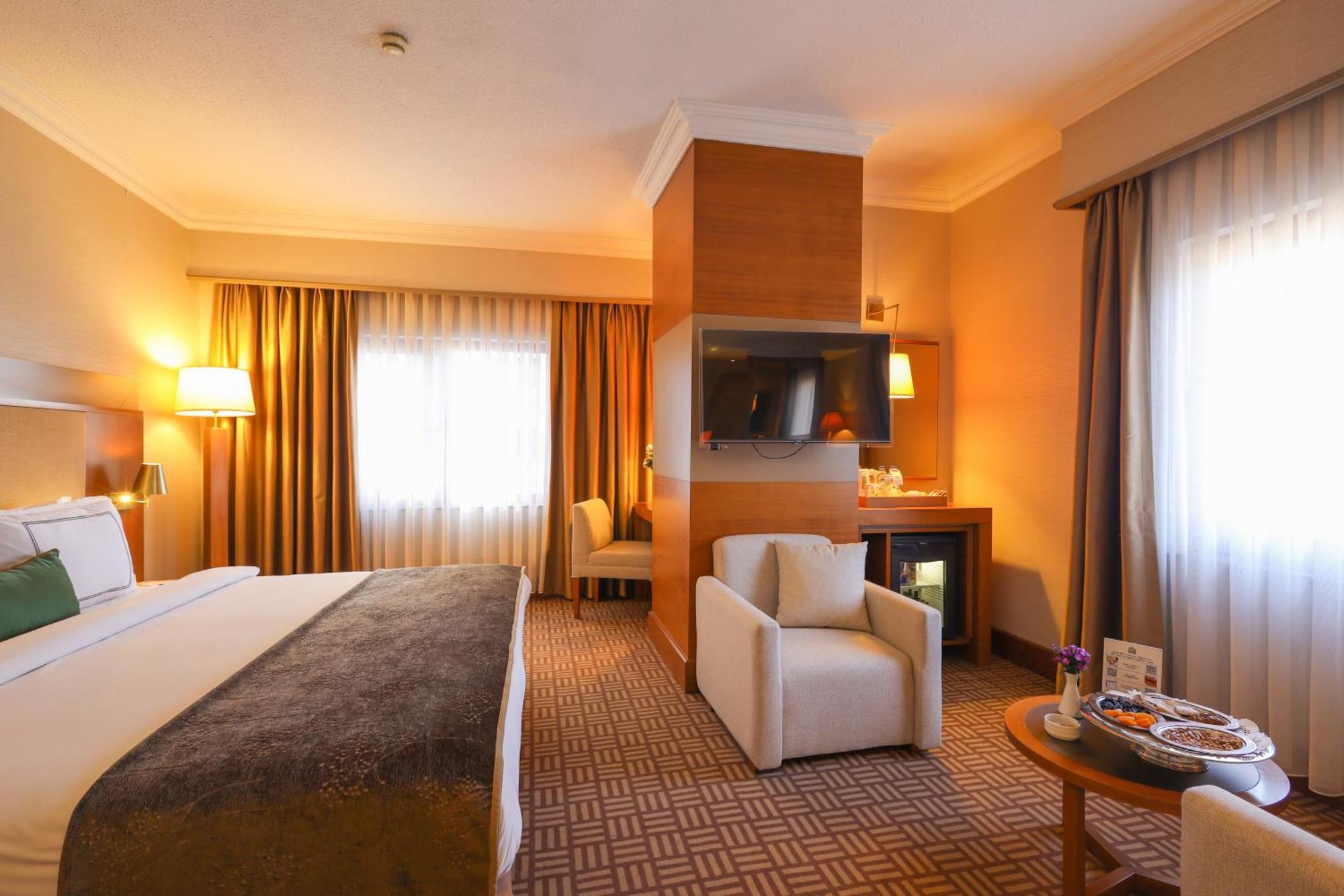 Corner Suite