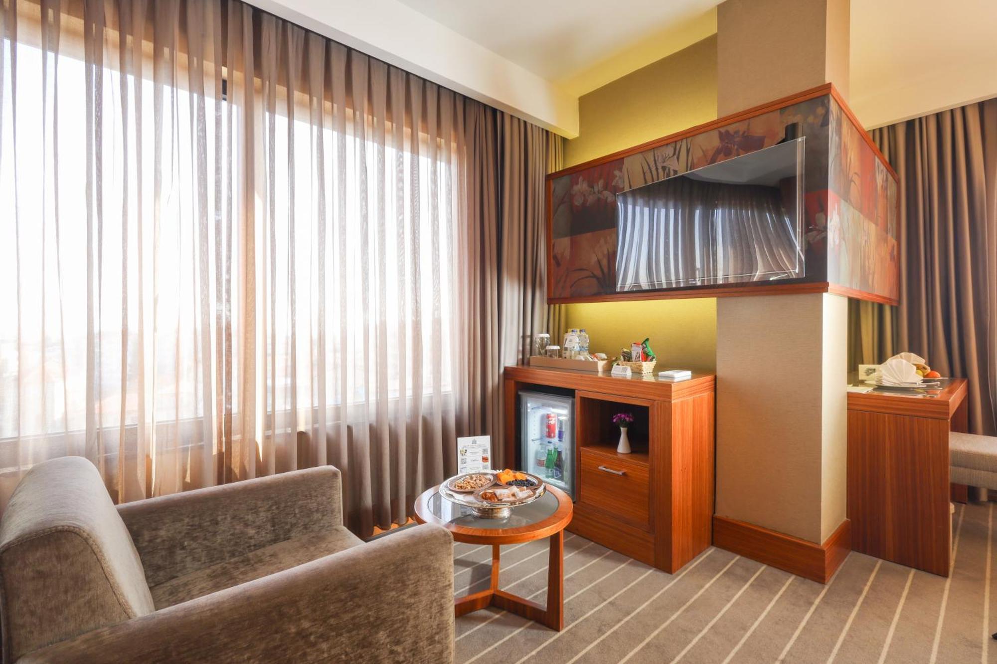 Corner Suite