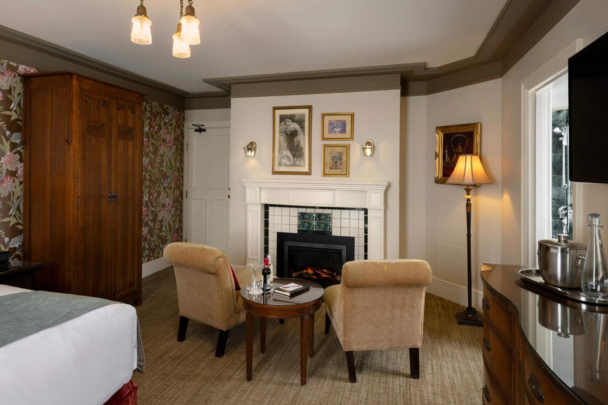 Deluxe King Room