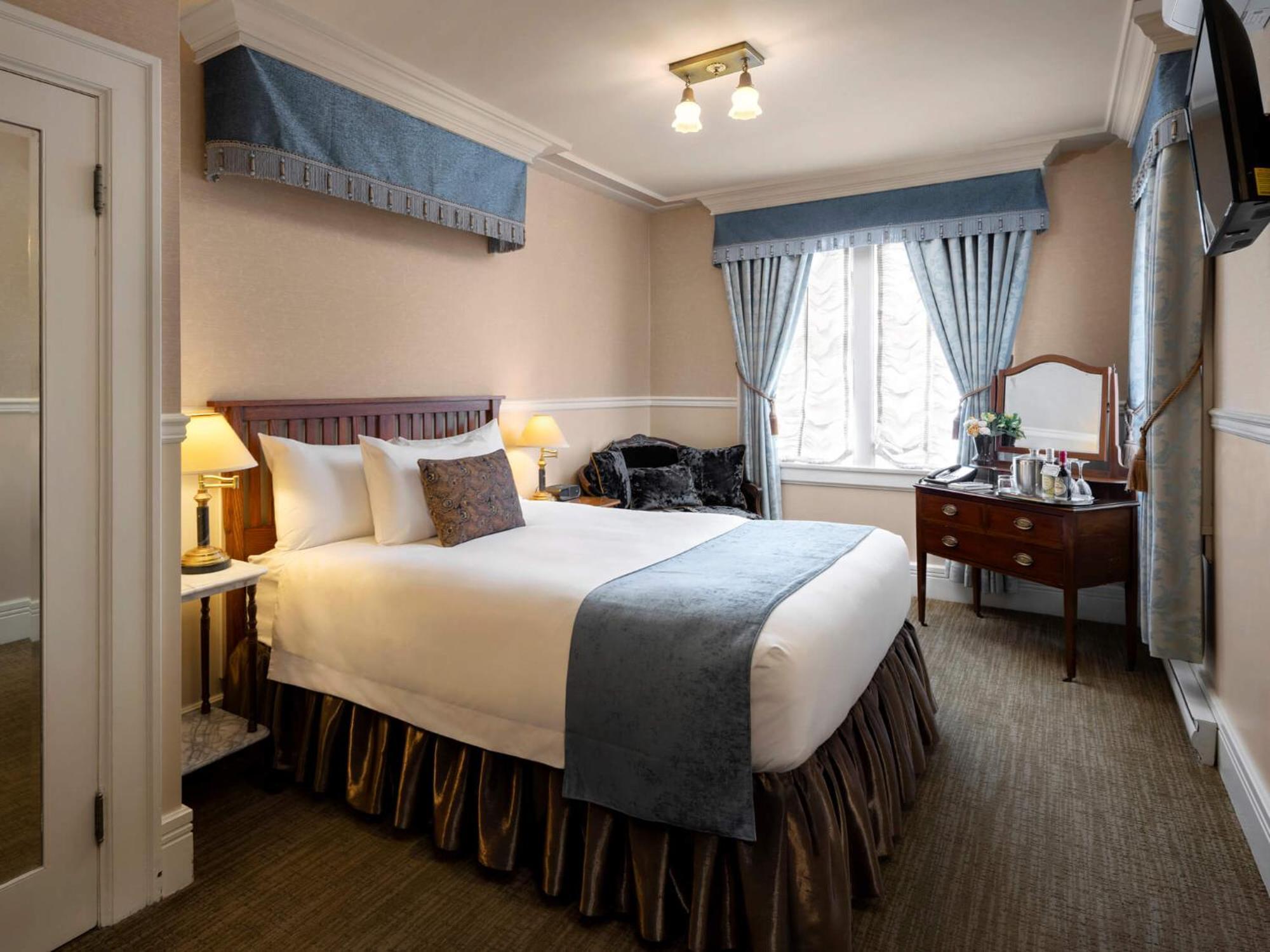 Standard Queen Room
