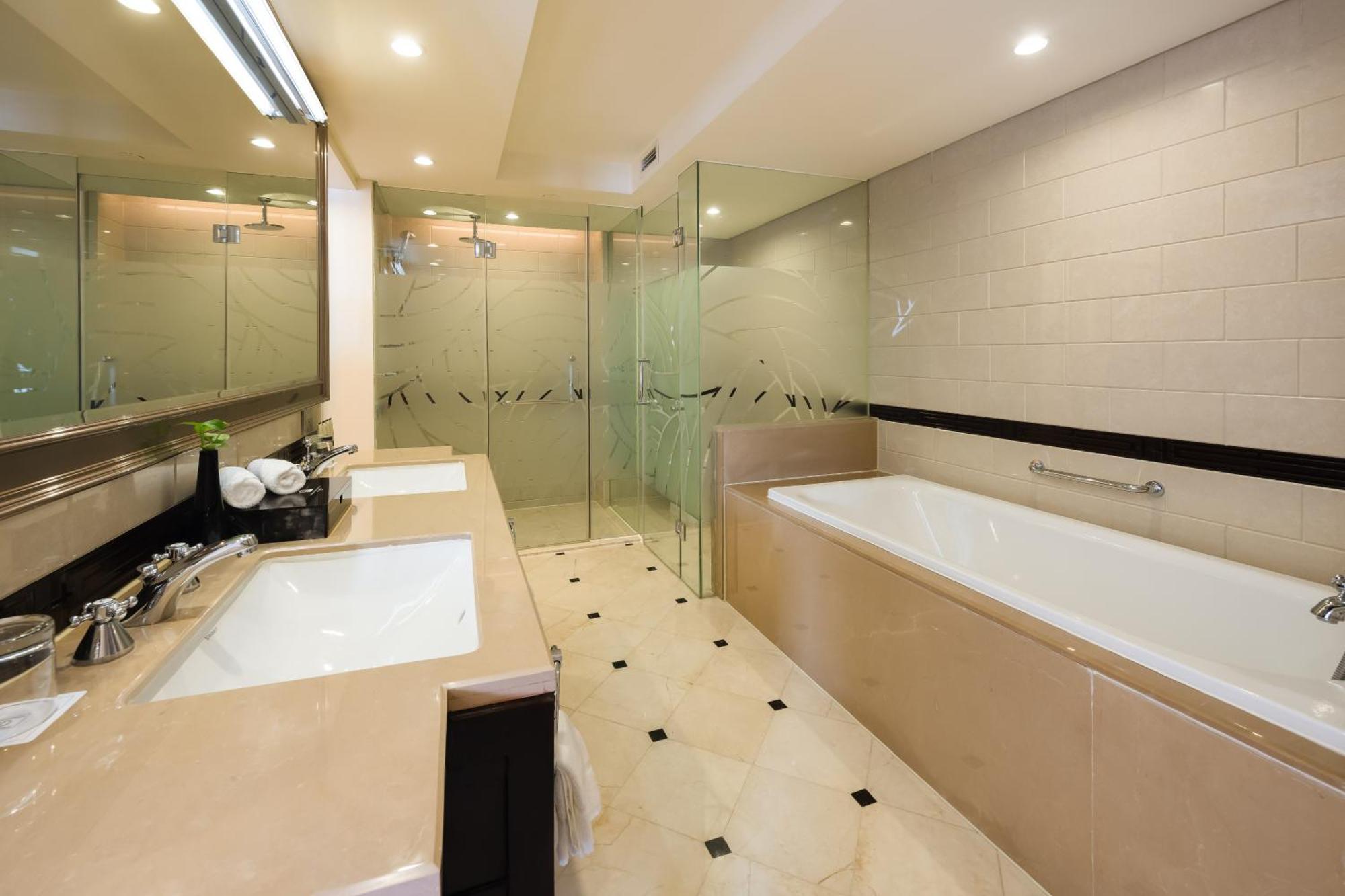 Paramount Suite Include 2