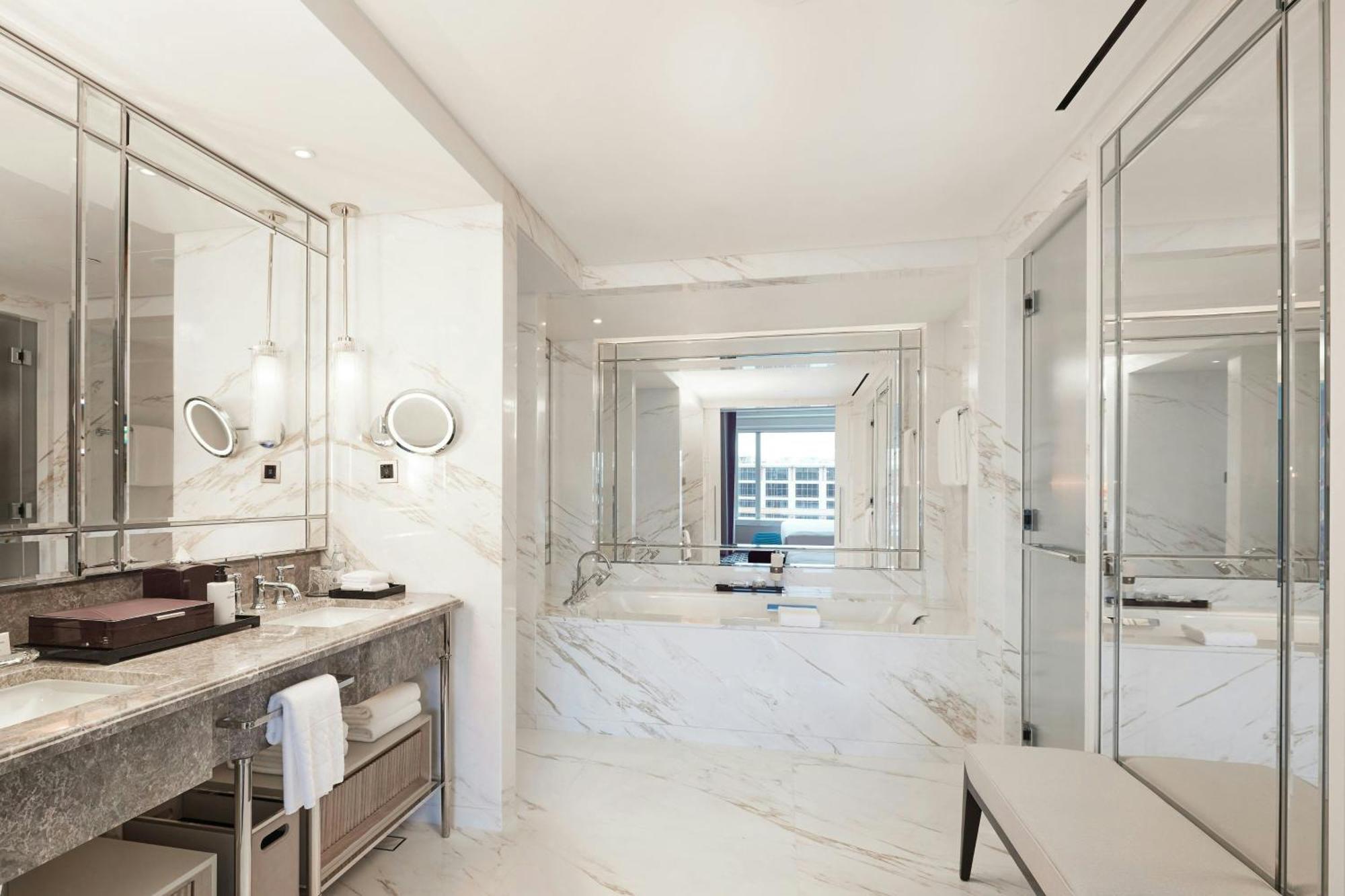 One-Bedroom Catherine Suite with Two Double Beds and City View,1654272790:JPEG