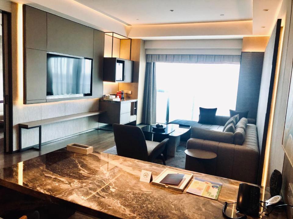 Suite One King Bed