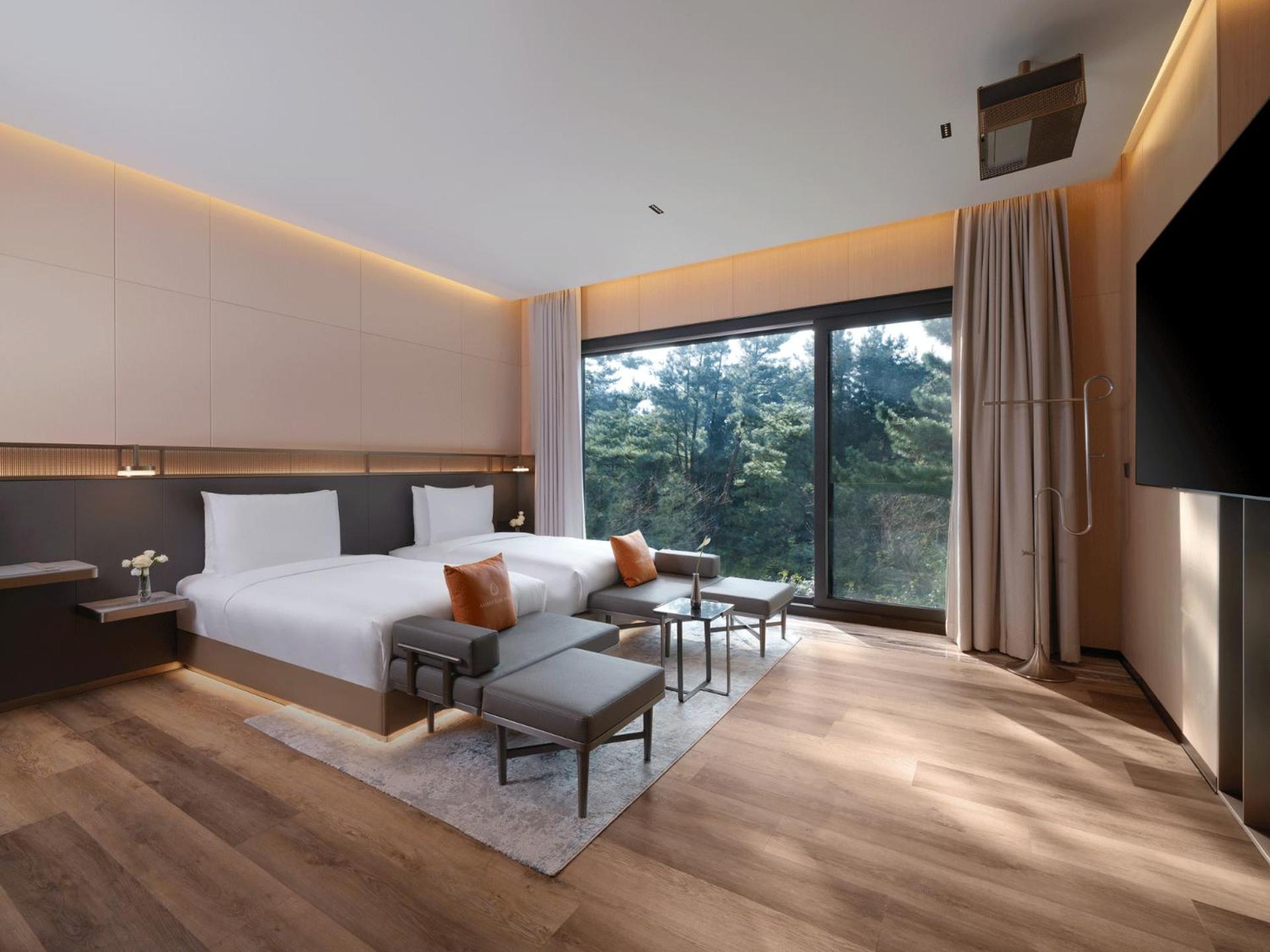Hill Amber Twin with Private Jacuzzi