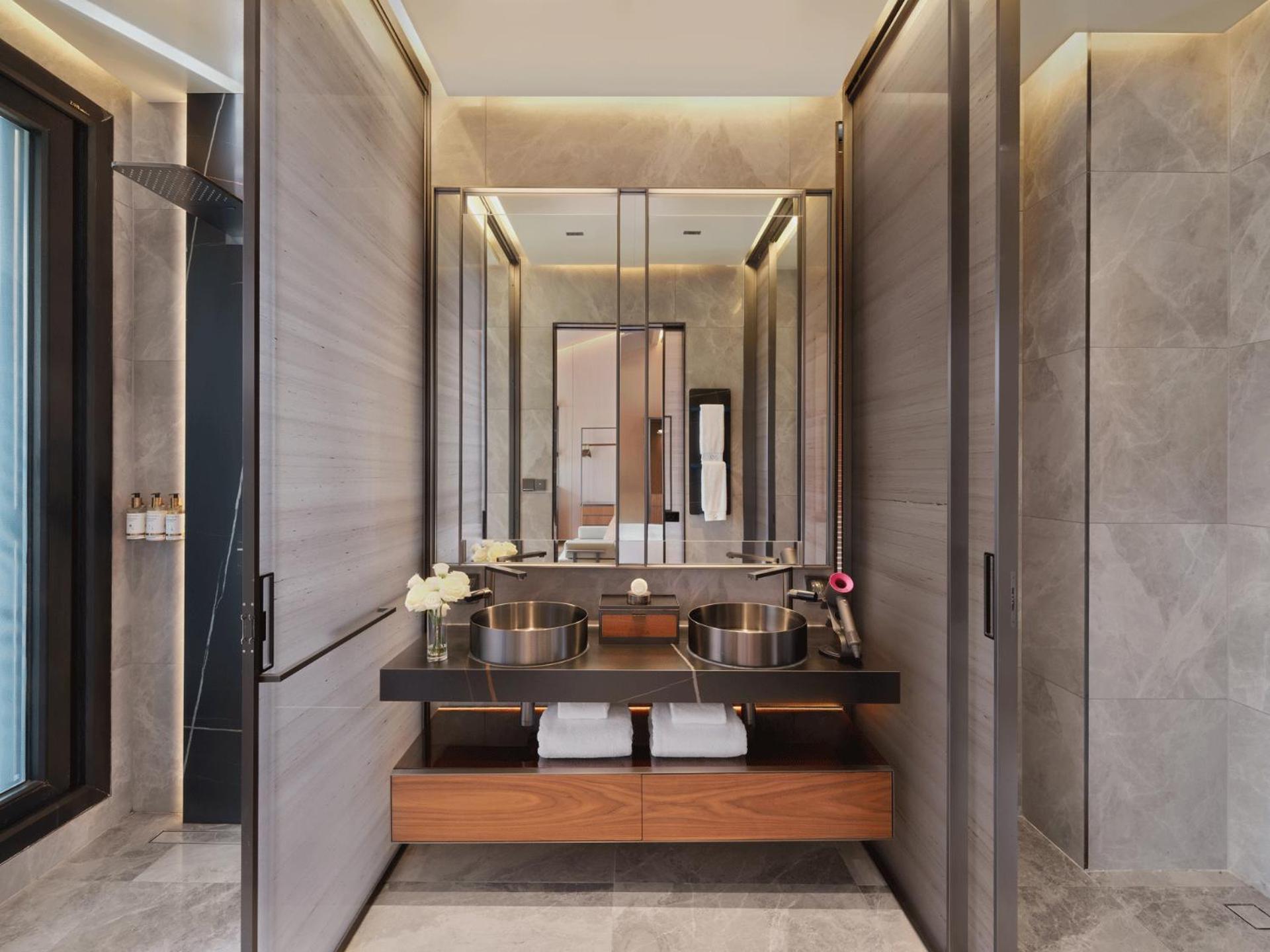 Hill Amber Twin Private Jacuzzi