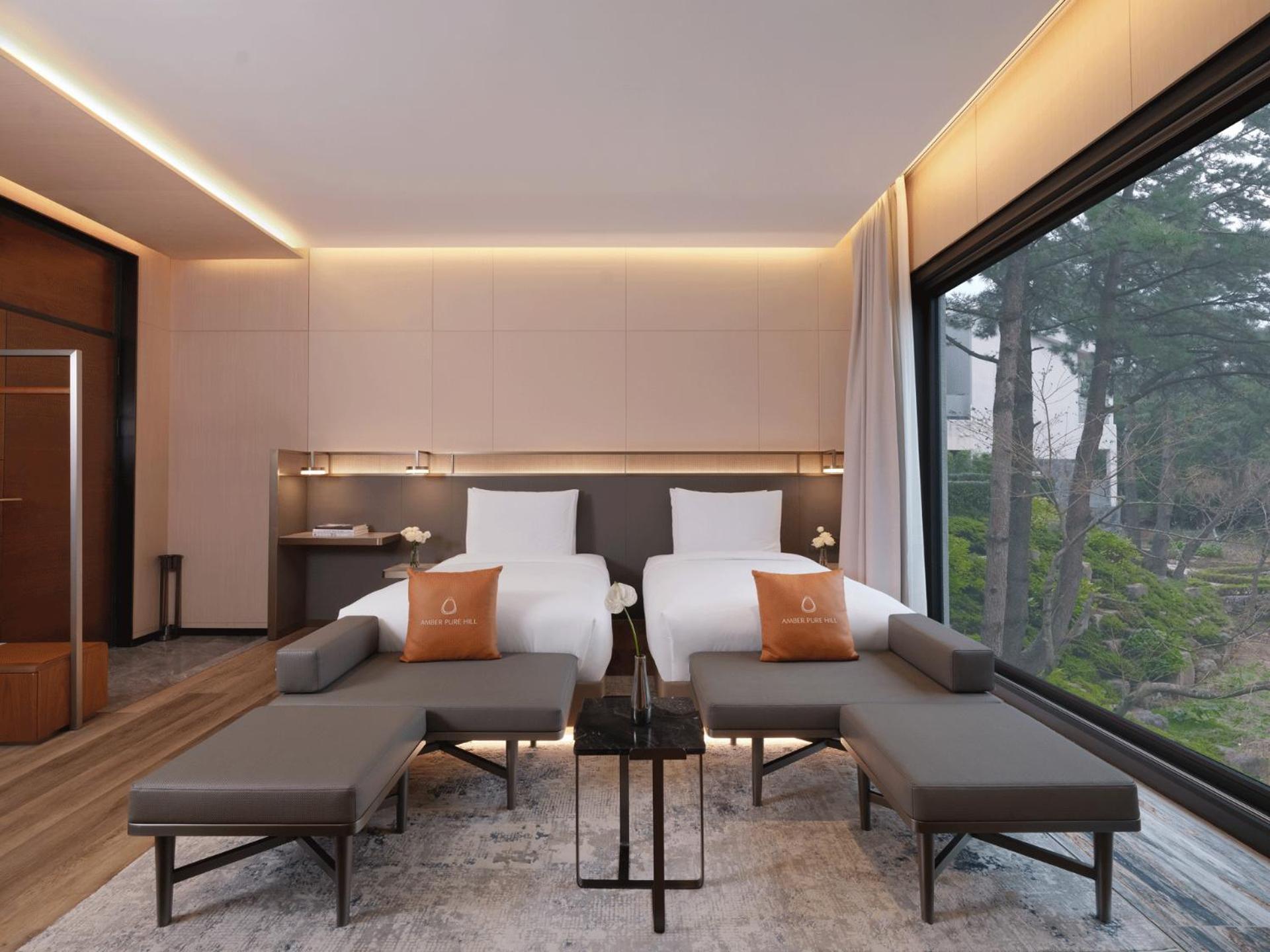 Hill Amber Twin Private Jacuzzi