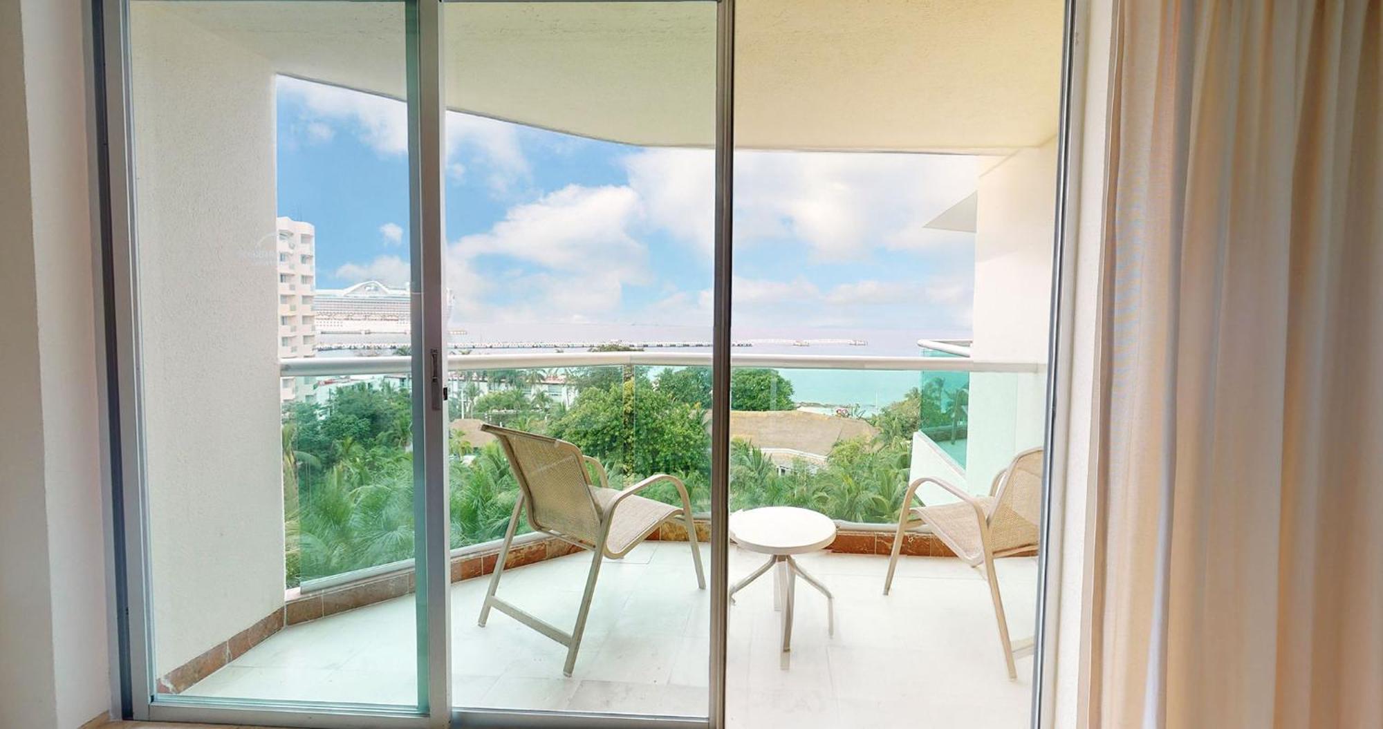 Deluxe High Floor King