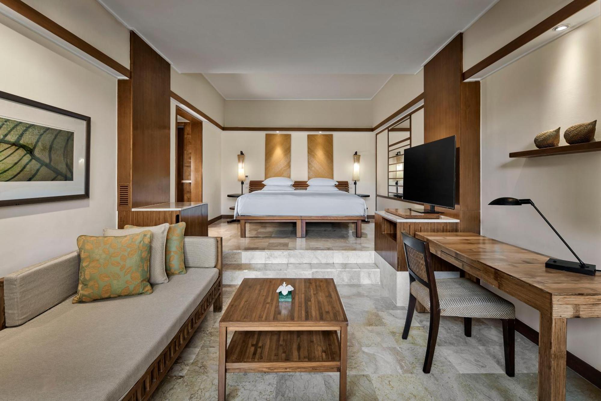Deluxe King Room - Club Access,1656183667:JPEG