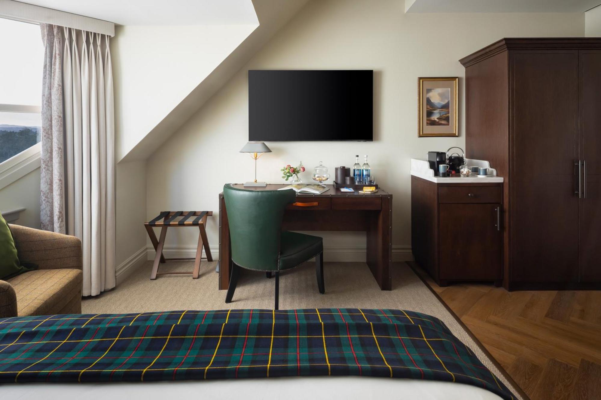 King Room with Roll-In Shower - Disability Access,1656203126:JPEG