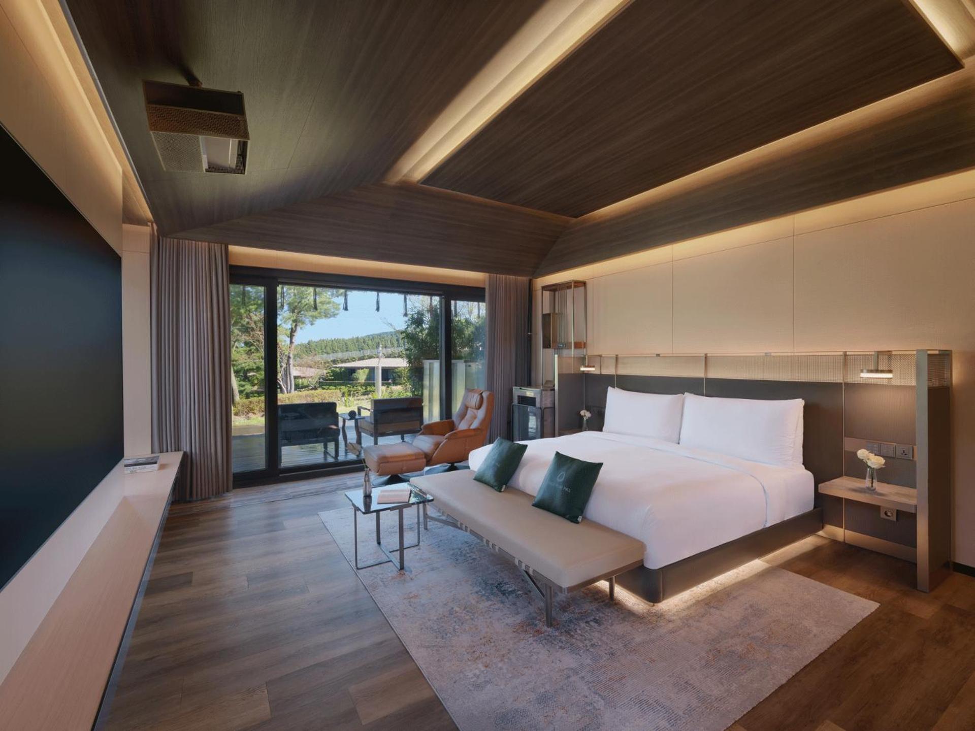 Forest Floral Double Private Jacuzzi