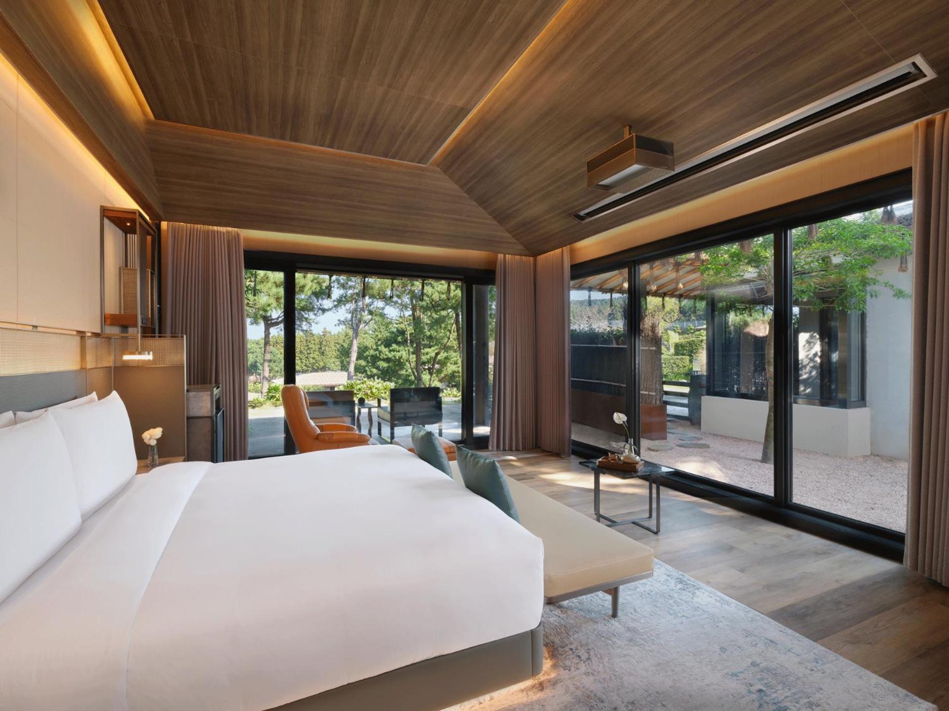 Forest Floral Double Private Jacuzzi