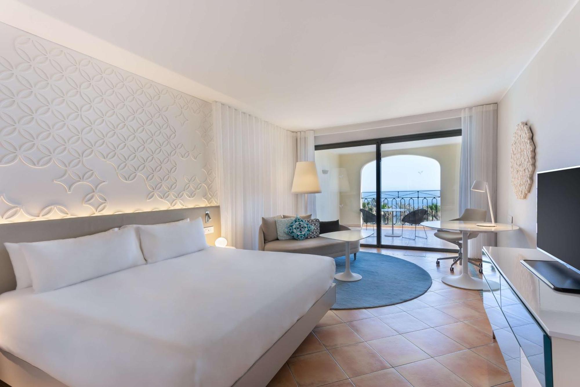 Deluxe Family Room Marina View